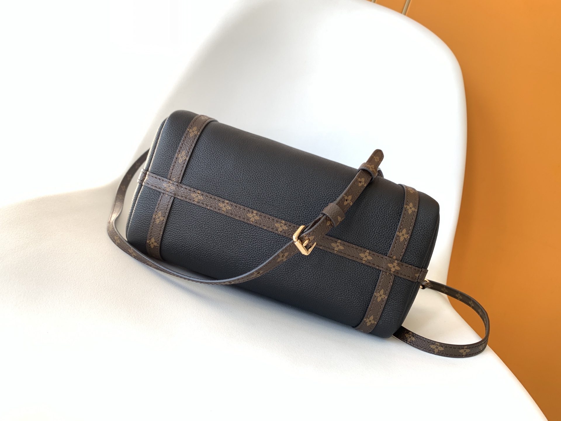 Louis Vuitton Express Small Black Cowhide Crossbody Bag - Image 4