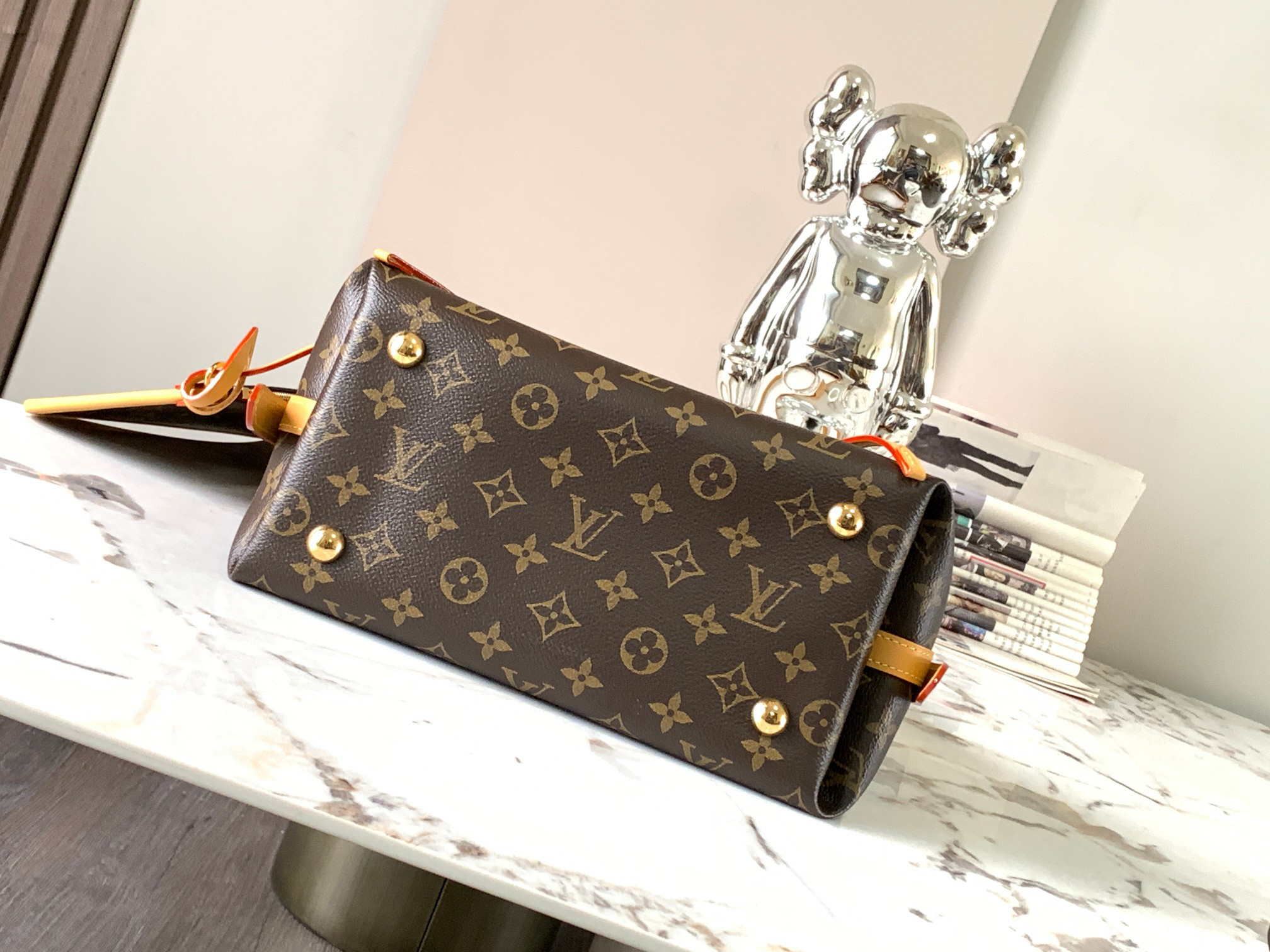 CARRYALL Small Handbag - Image 4