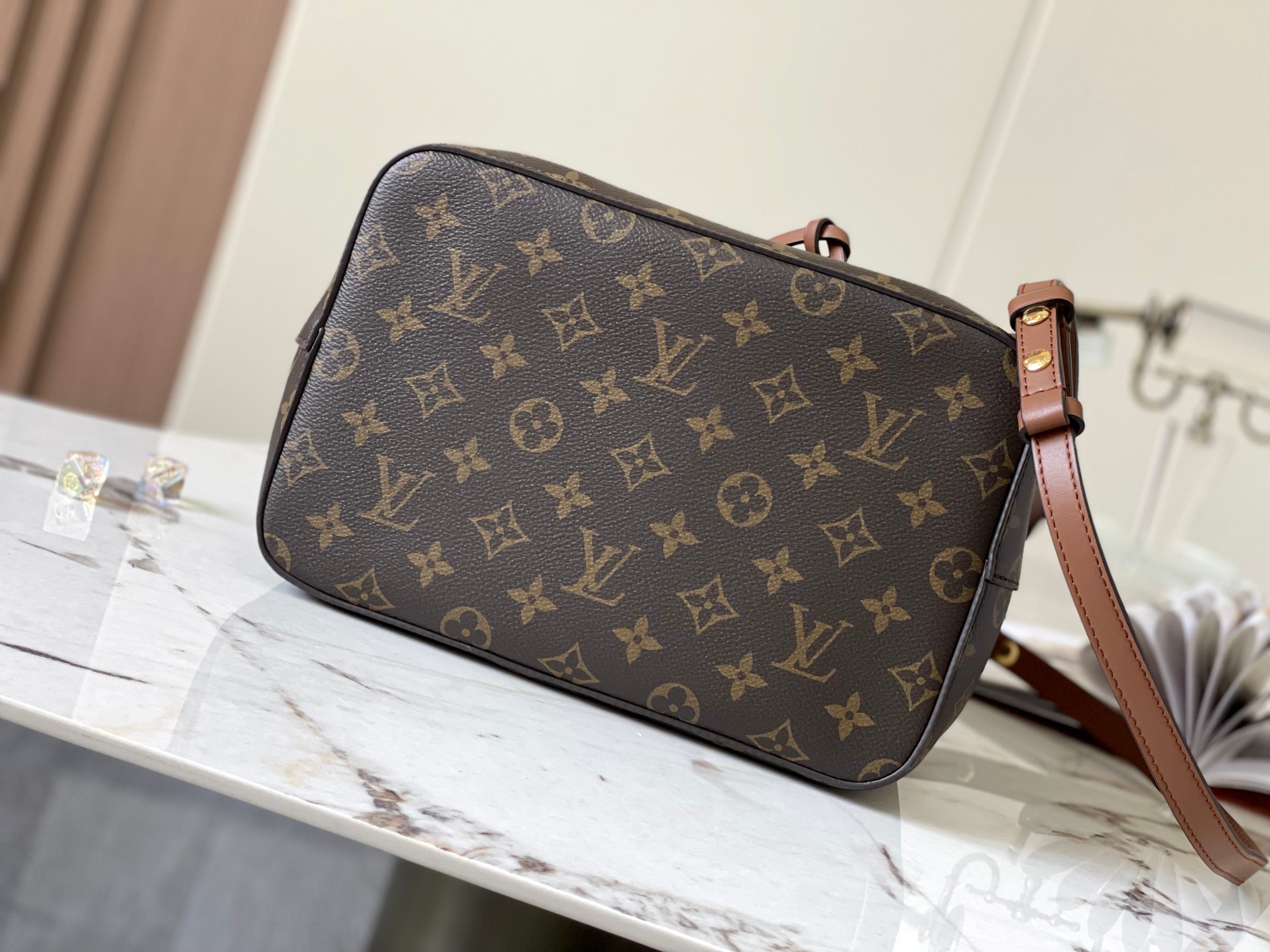 Louis Vuitton NéoNoé Bucket Shoulder Bag - Image 4