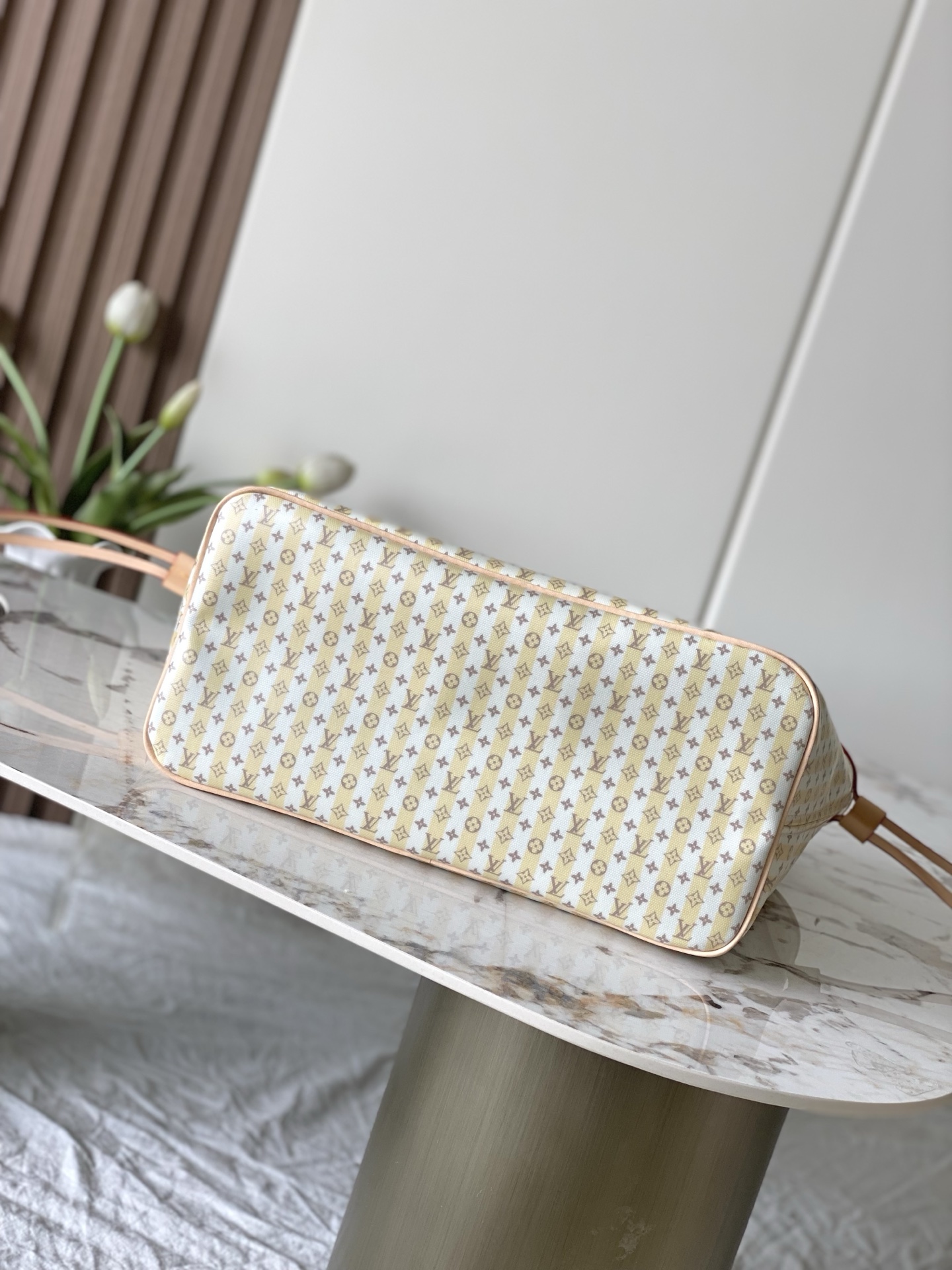 Louis Vuitton Neverfull Medium Shopping Tote in Light Yellow Canvas - Image 4