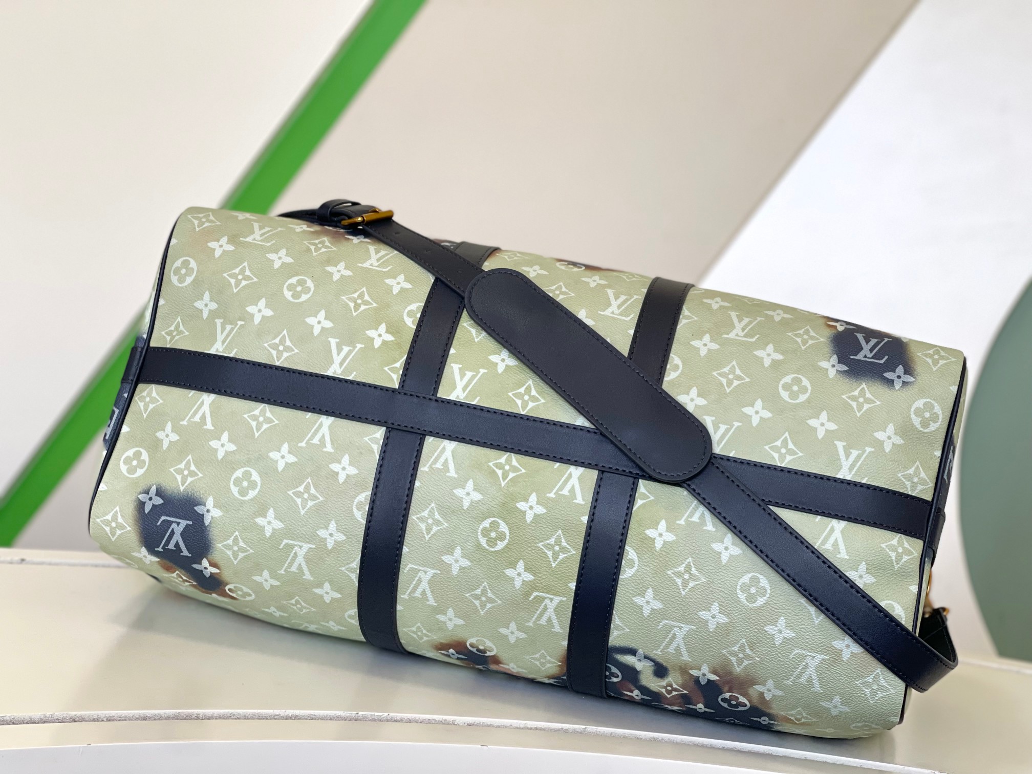Louis Vuitton Keepall 50 Travel Bag in Monogram Eclipse Canvas - Image 4