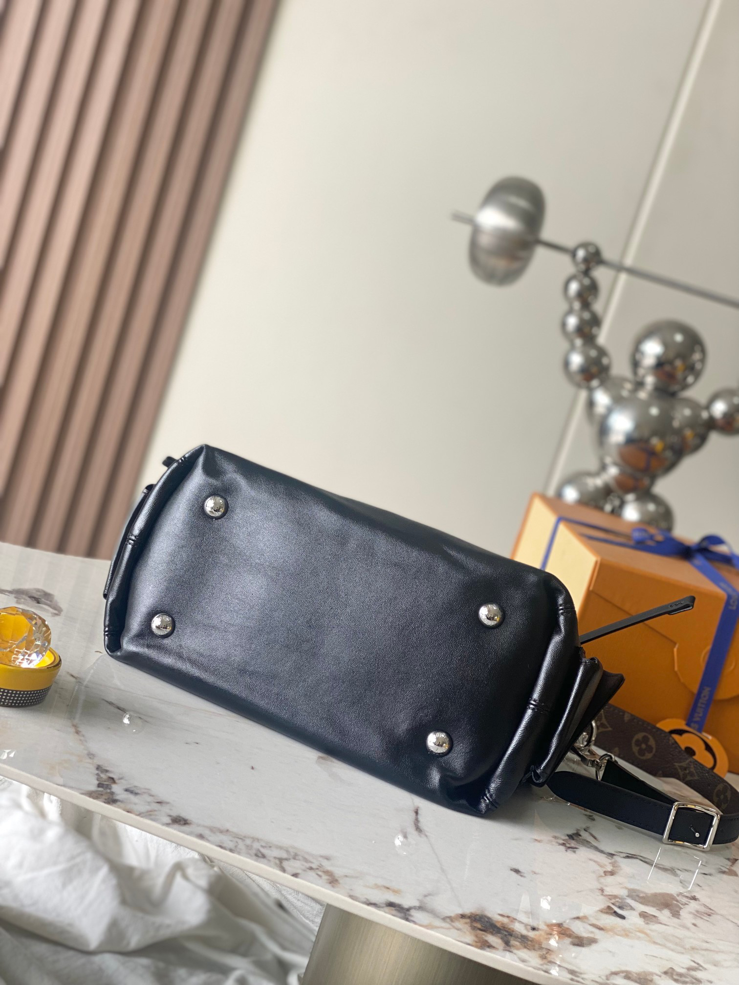 Small Carryall Cargo Handbag - Image 4