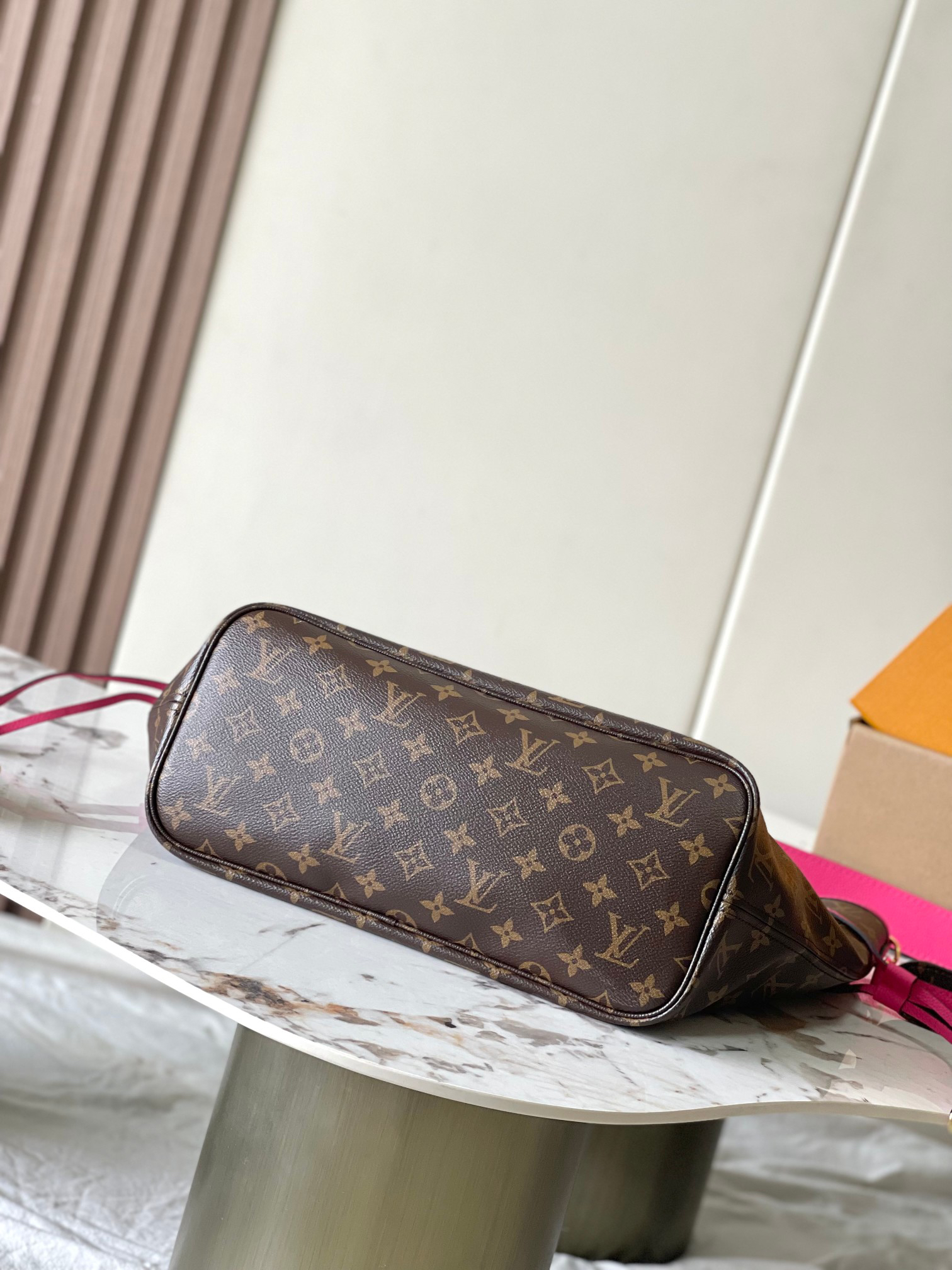 Louis Vuitton Neverfull Bandoulière Inside Out GM Tote Bag - Image 4