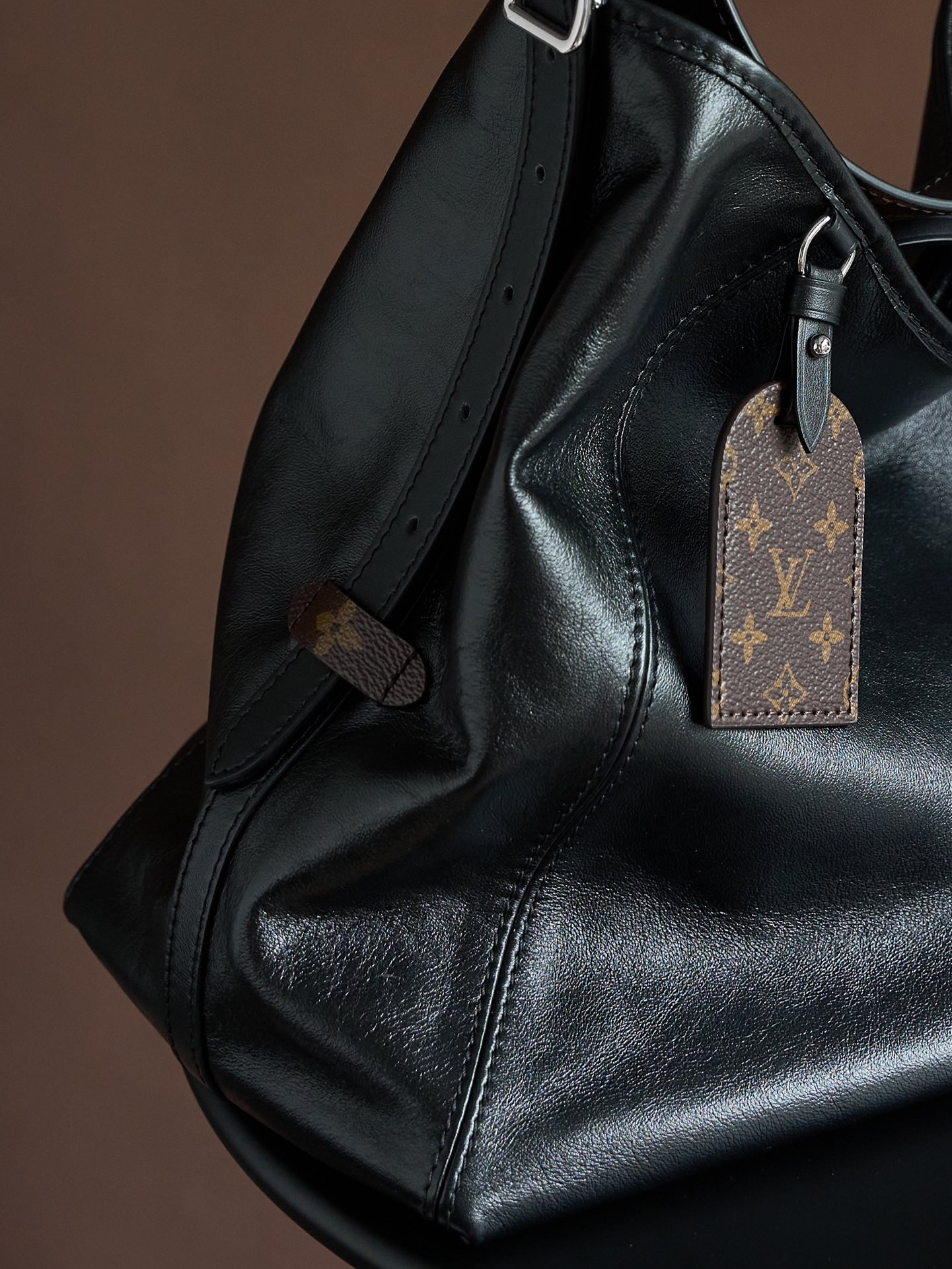 Louis Vuitton CarryAll Dark Handbag - Image 4