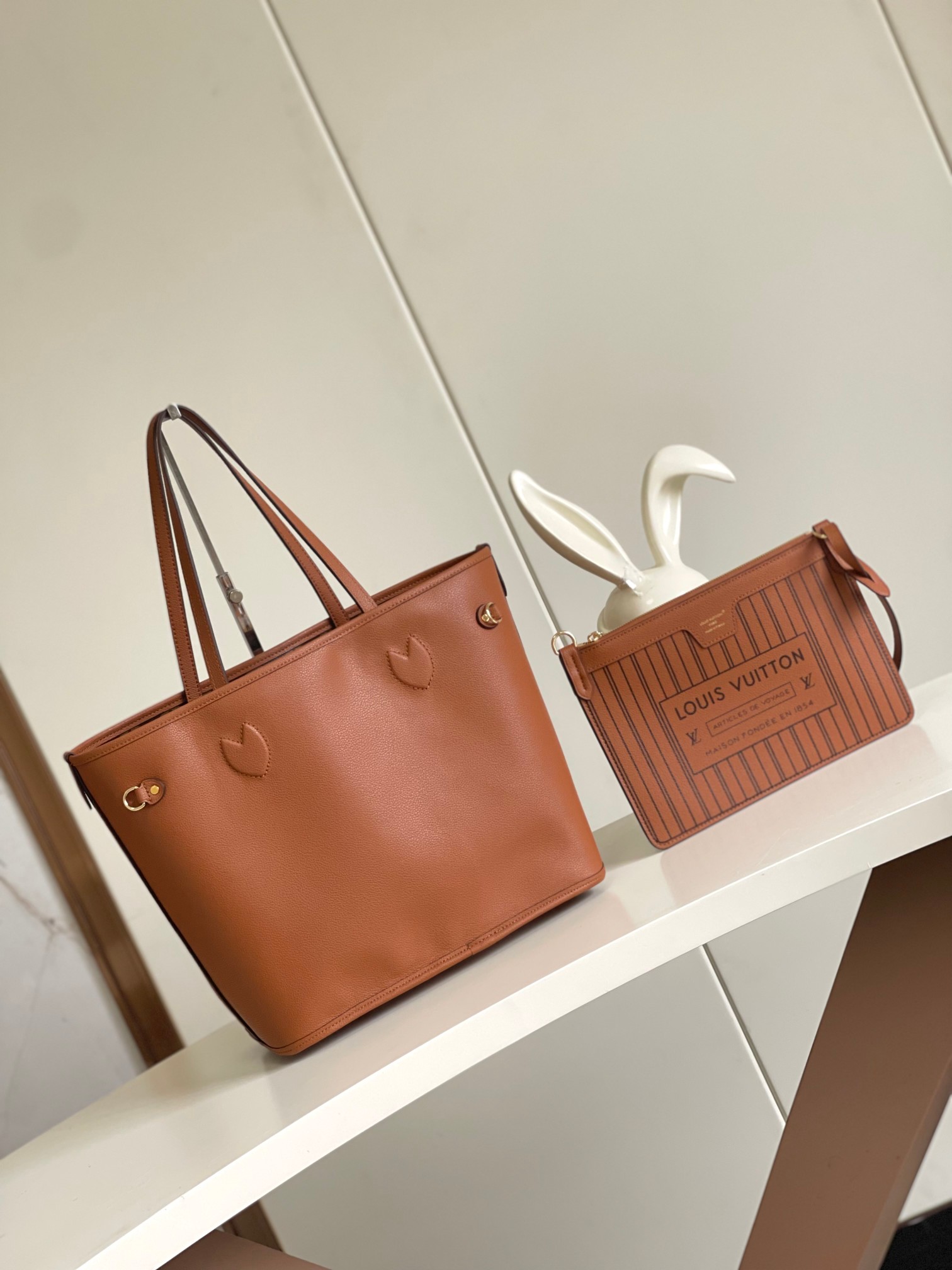 Medium Neverfull Tote in Damier Azur Canvas - Image 4