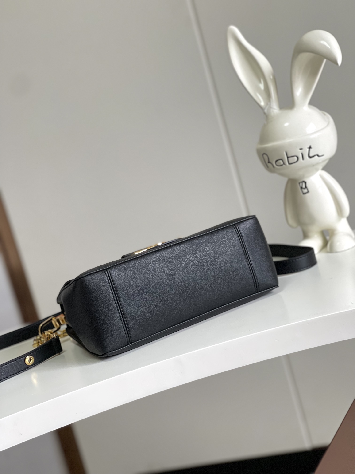 Louis Vuitton Dauphine Soft Medium Shoulder Bag M25209 Black - Image 4