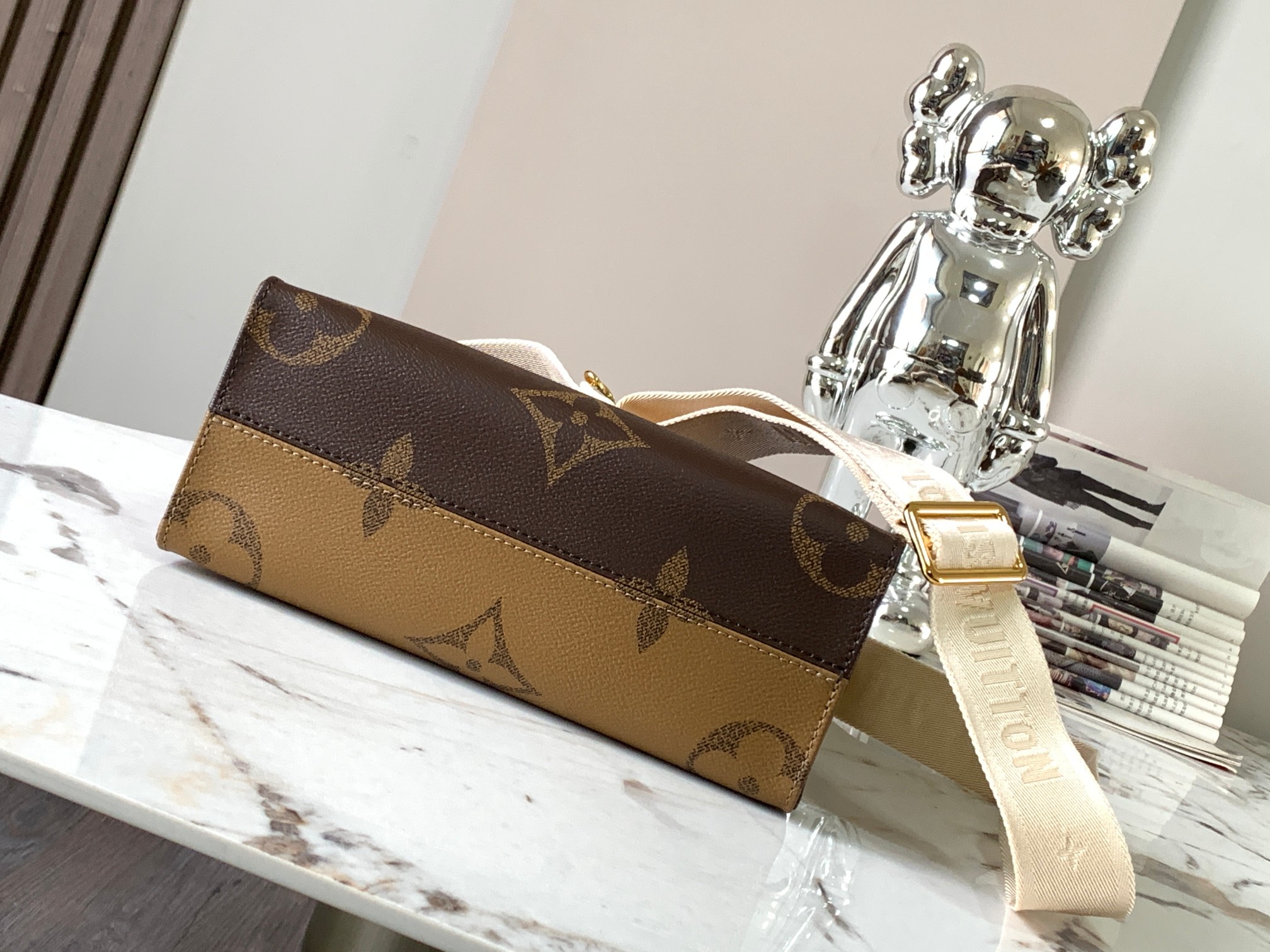 Louis Vuitton Onthego Small Tote Bag M46373 - Image 4