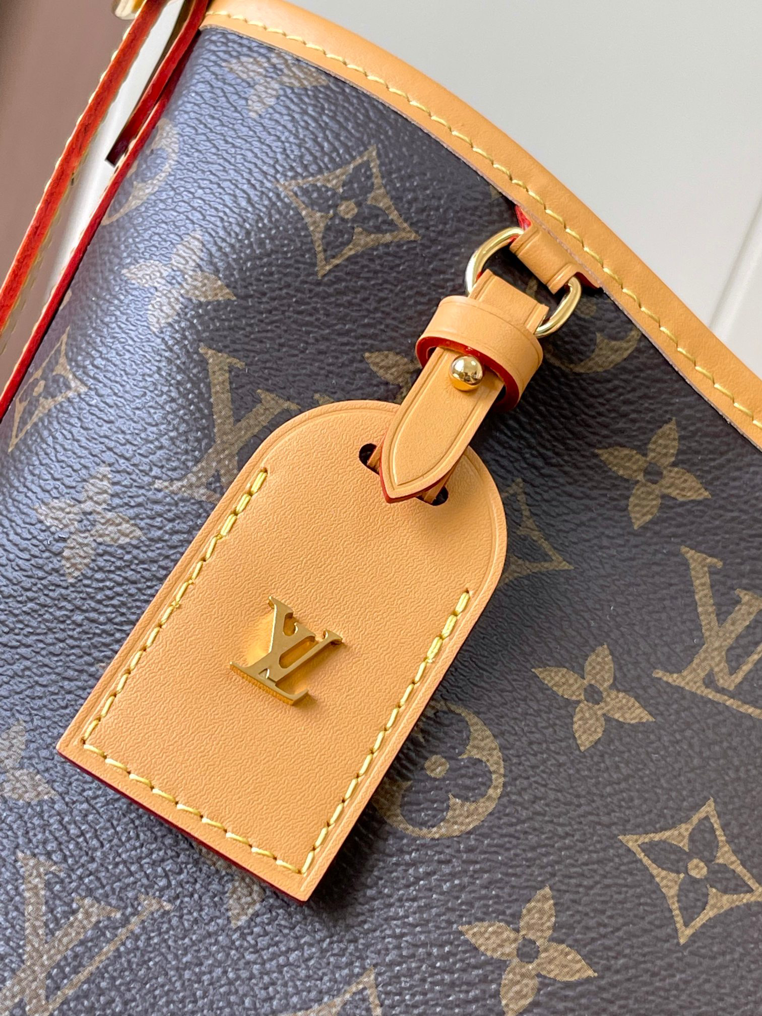 CarryAll Medium Handbag - Image 4