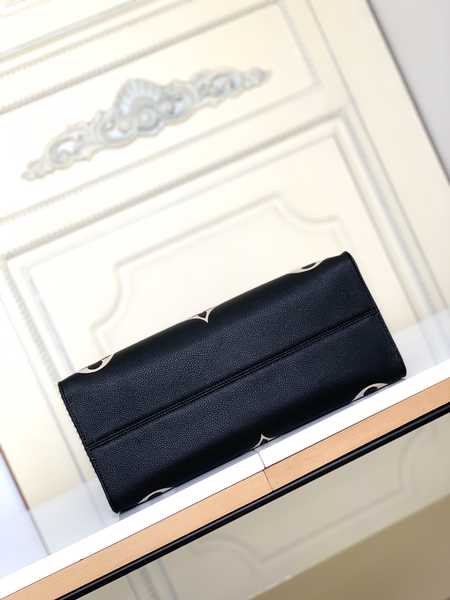 Louis Vuitton OnTheGo MM Tote Bag - Image 4