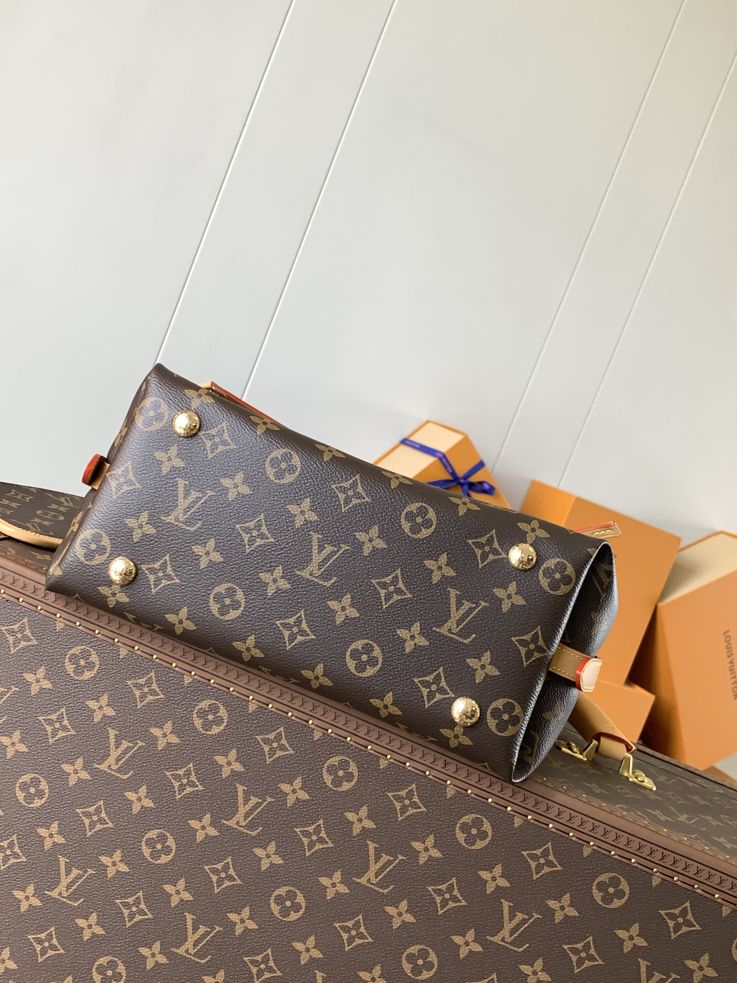 Louis Vuitton M46203 CarryAll Handbag - Image 4