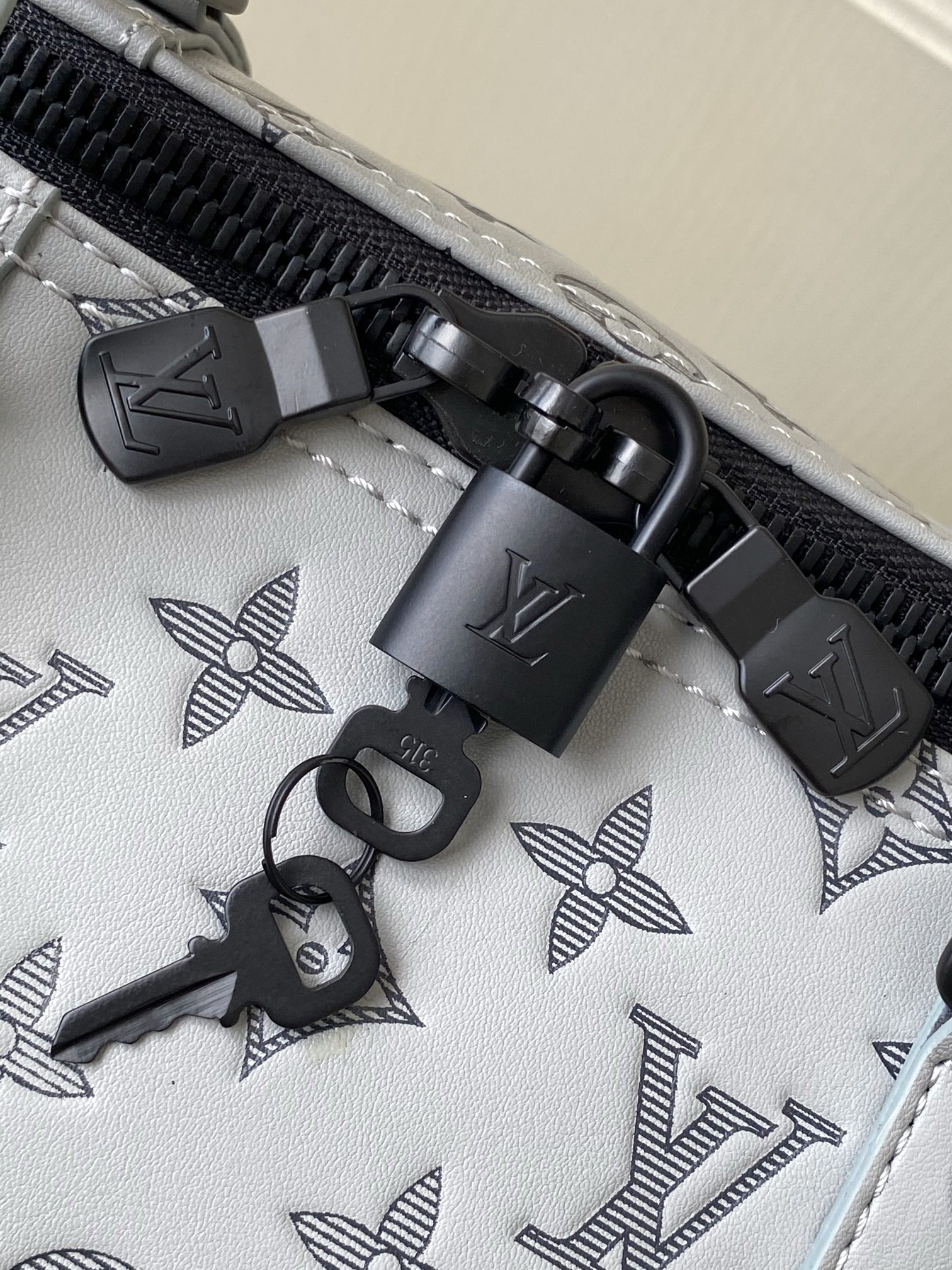 Louis Vuitton Keepall Travel Bag M46117 in Gray Monogram Shadow Leather - Image 4