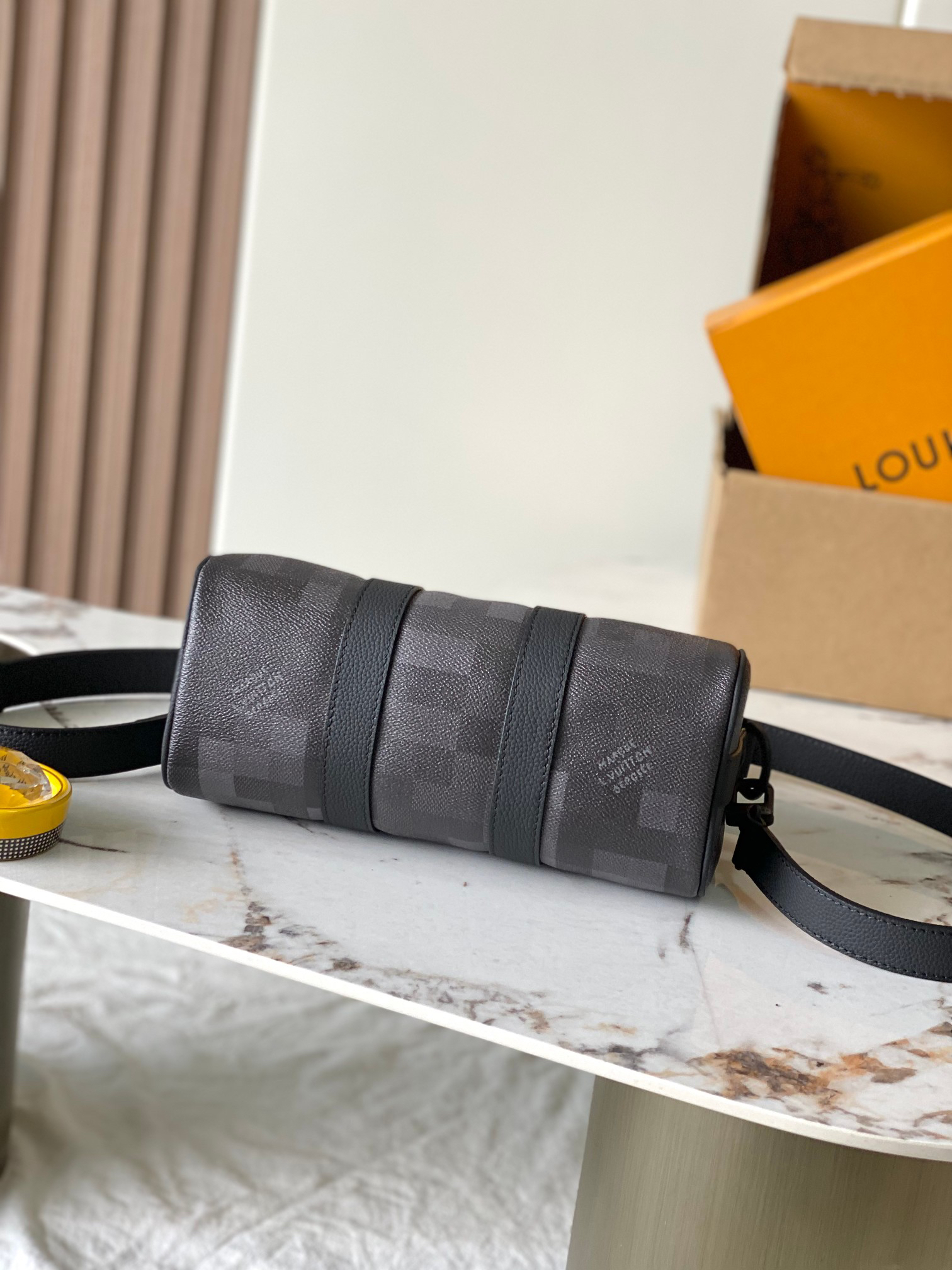 Keepall Bandoulière 25 Leather Crossbody Bag - Image 4