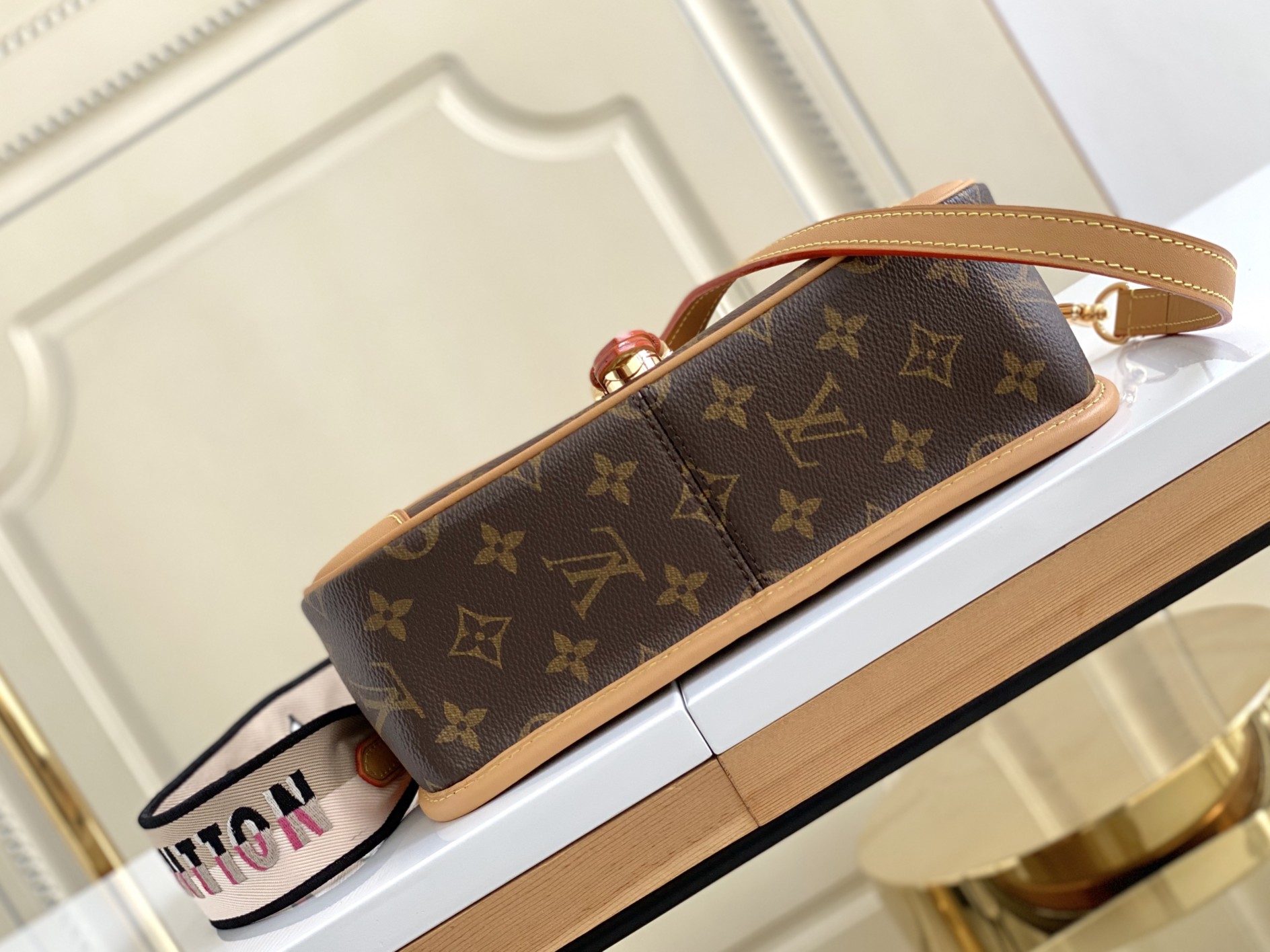 Louis Vuitton Diane Handbag - Image 4