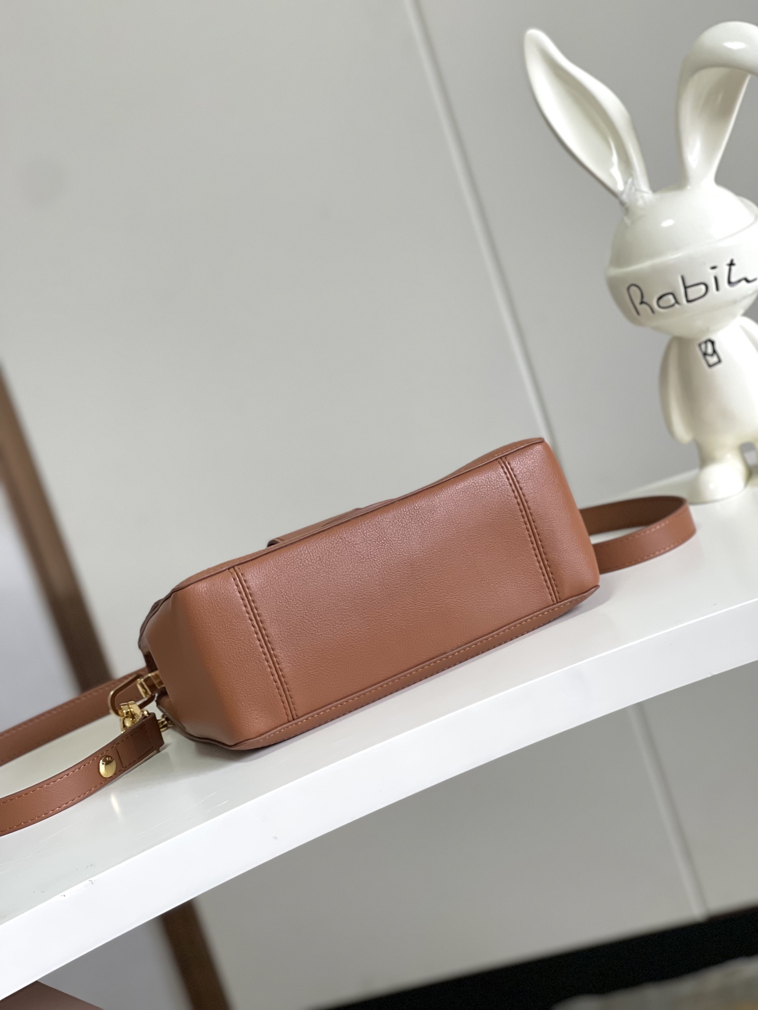 Louis Vuitton Dauphine Soft Medium Leather Crossbody Bag M25209 - Black - Image 4