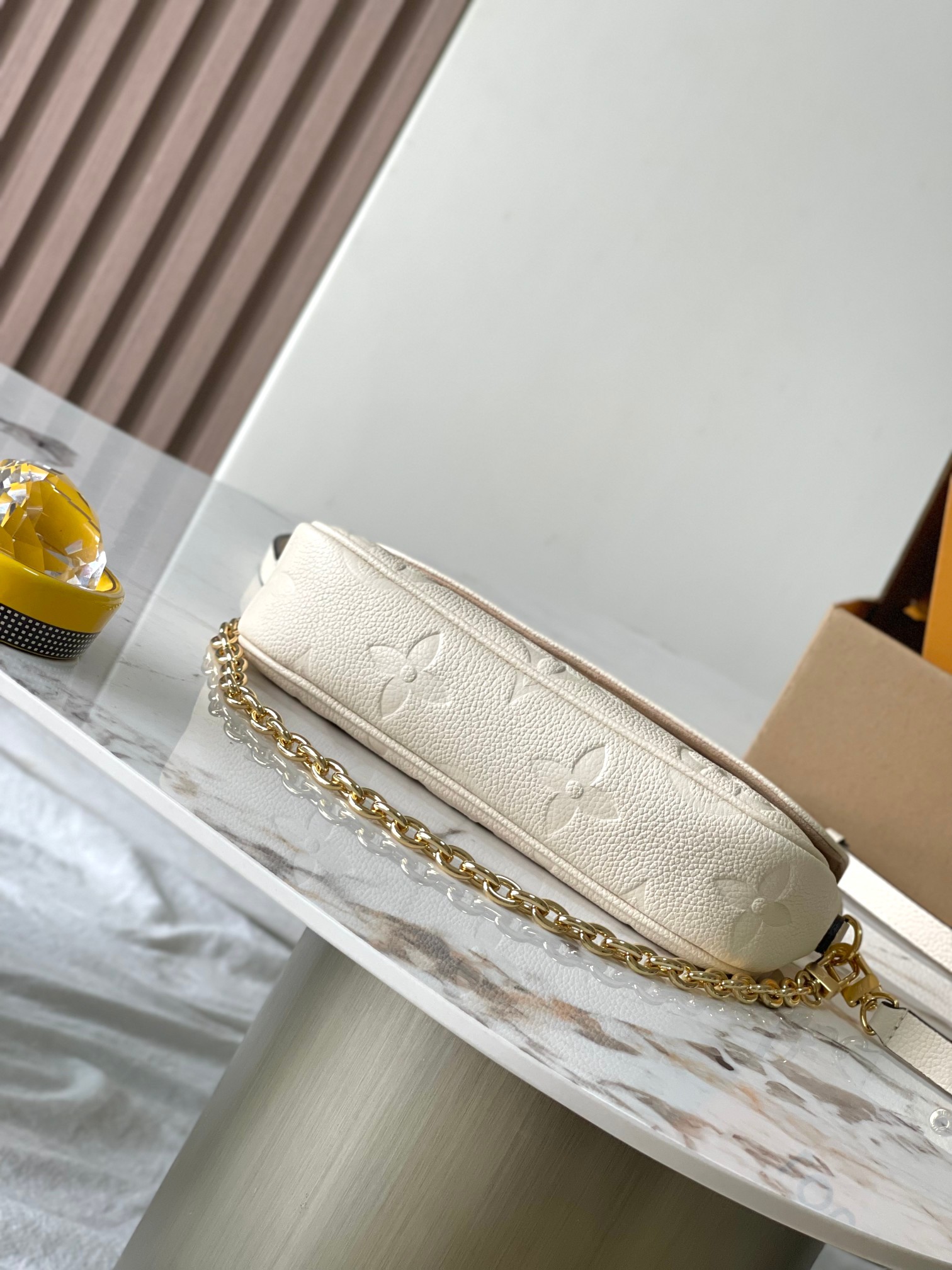 Wallet On Chain Crossbody Bag - Image 4