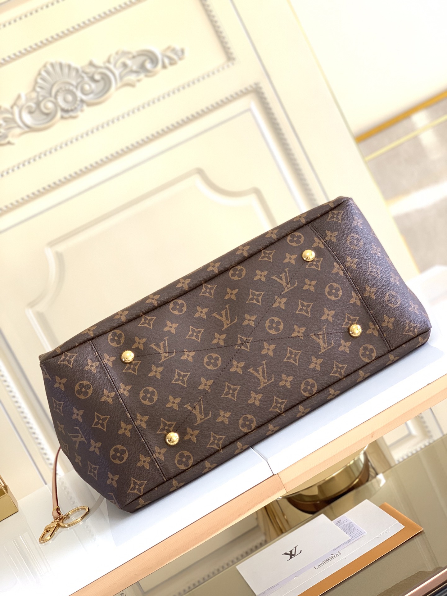 Louis Vuitton Artsy MM Handbag - Image 4