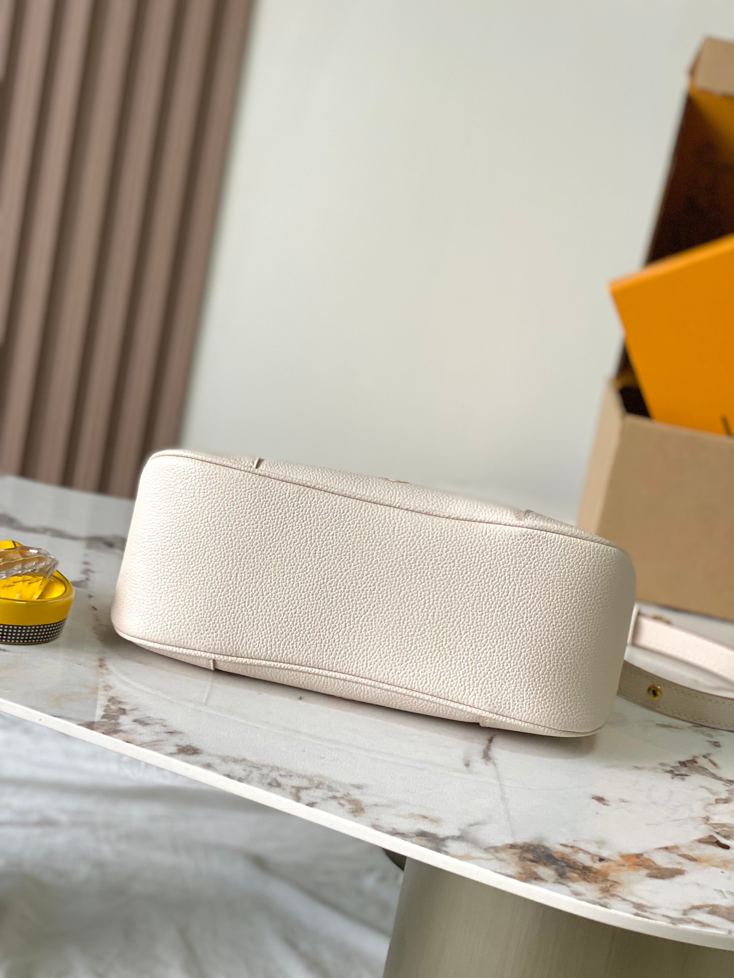 Boulogne Leather Crossbody Bag - Image 4