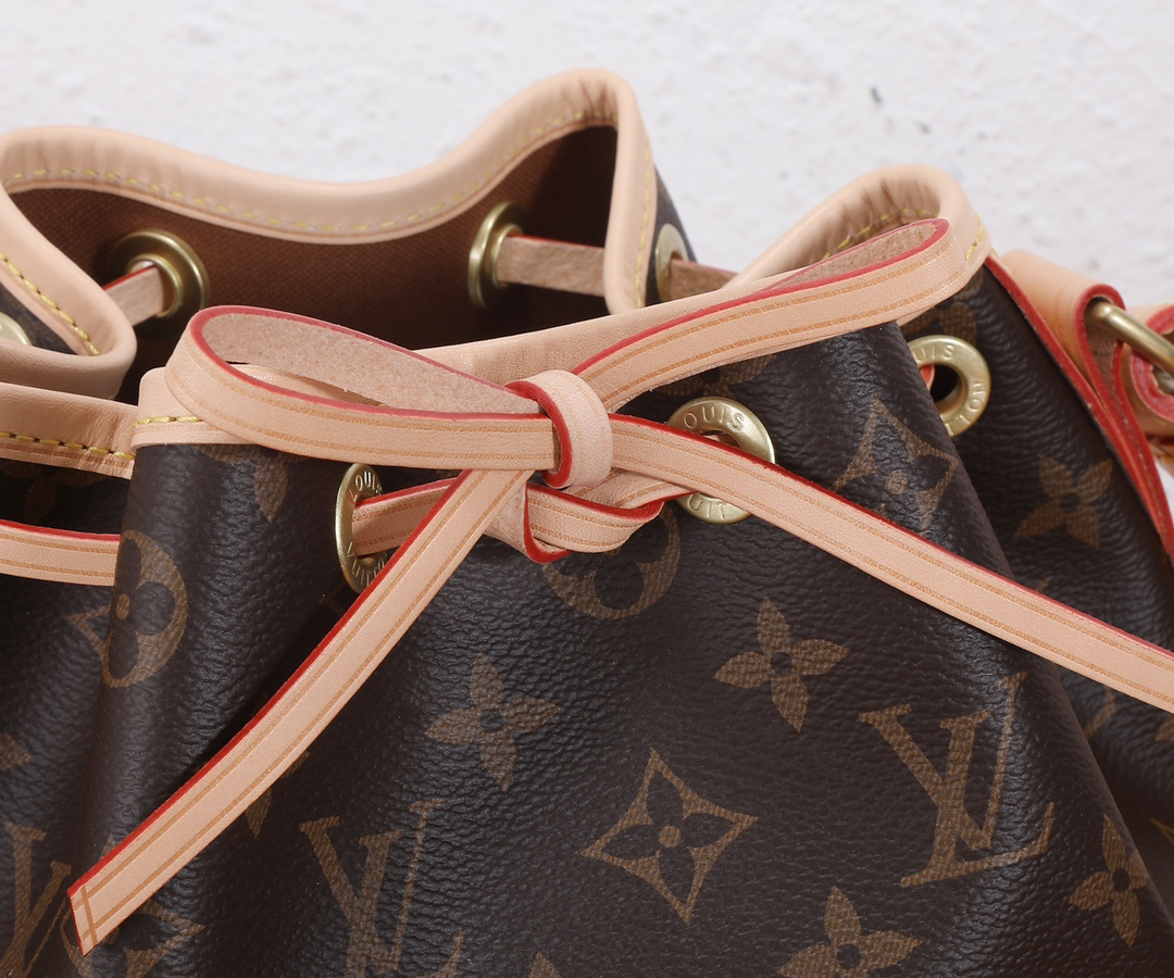 Louis Vuitton Noé BB Bucket Bag - Image 4