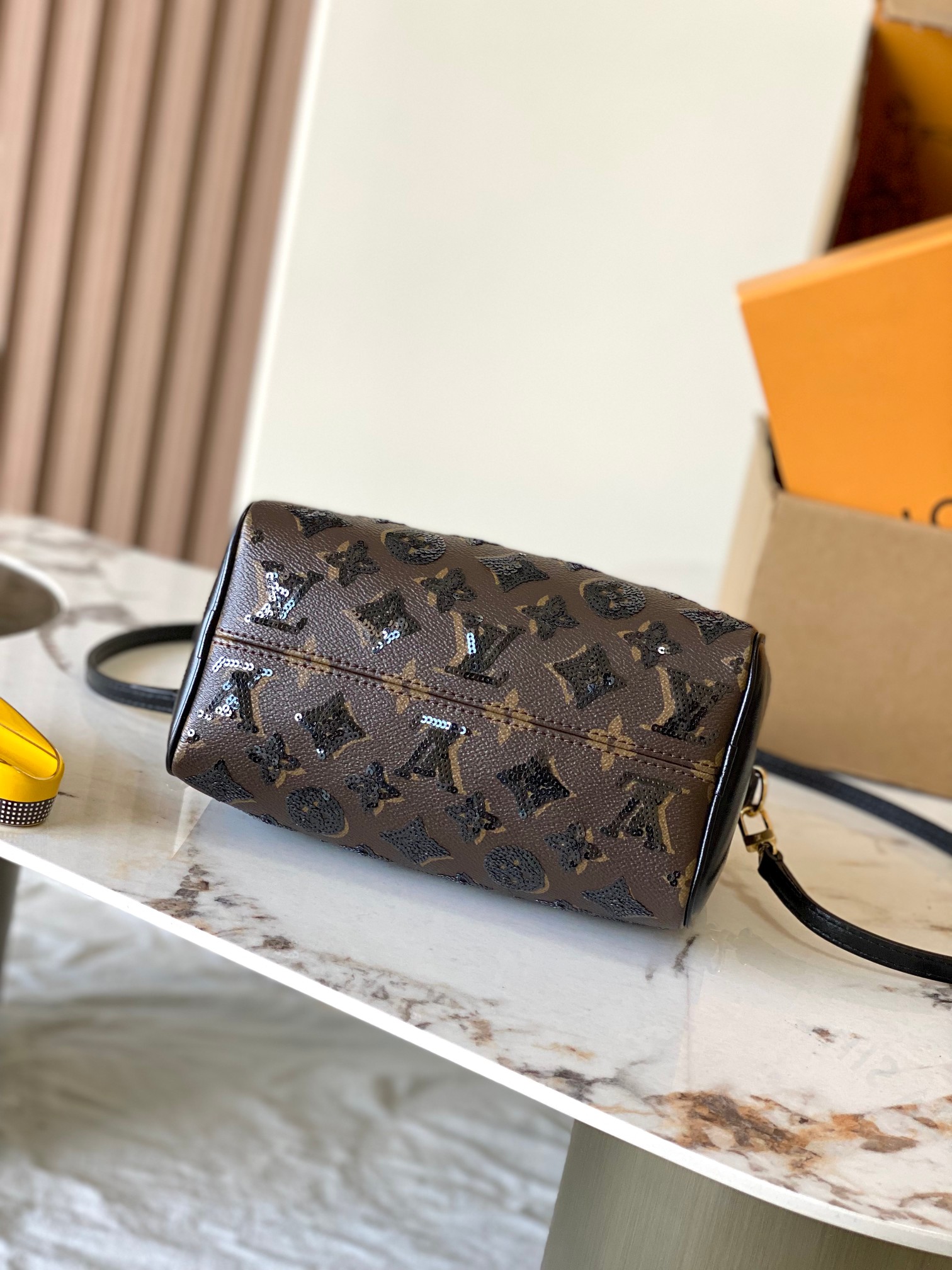 Speedy Bandoulière 20 Handbag - Image 4