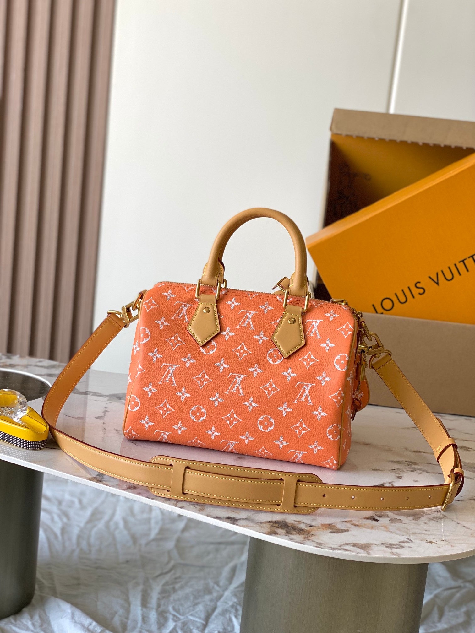 Louis Vuitton Speedy Bandoulière 25 Leather Handbag - Image 4