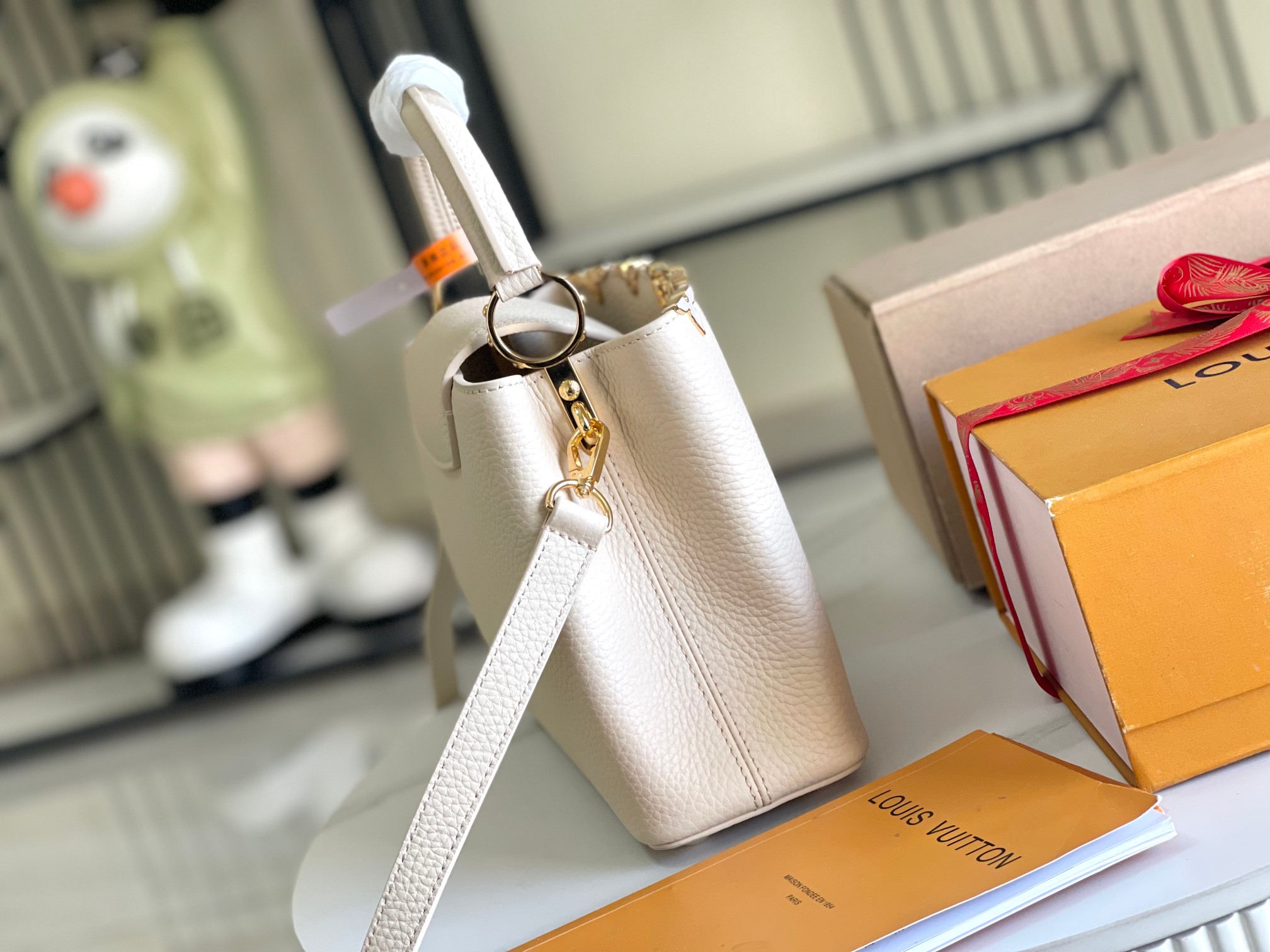 Louis Vuitton Capucines Flower Crown Small Handbag - Image 4