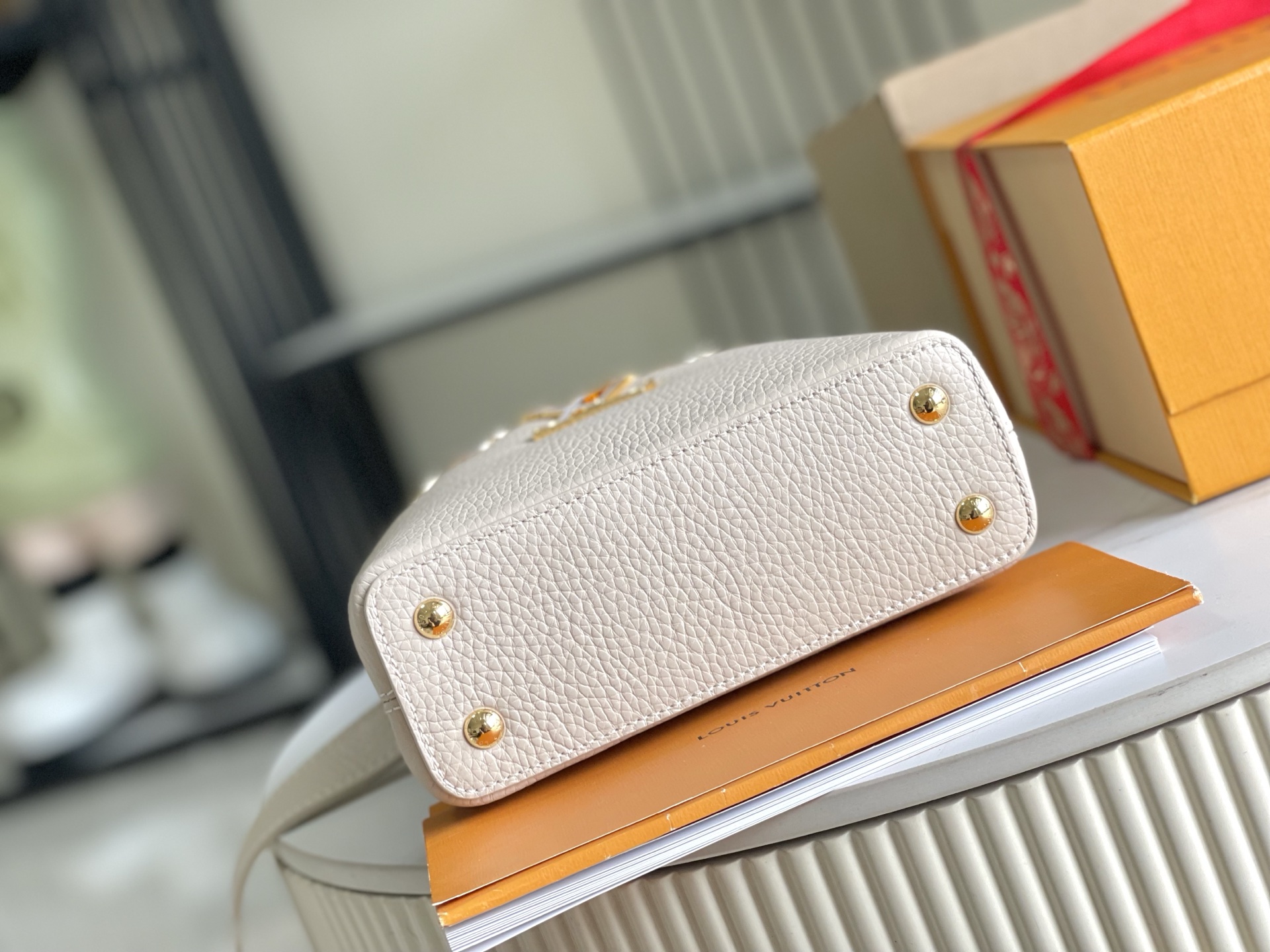 Louis Vuitton Capucines BB Handbag - Image 4