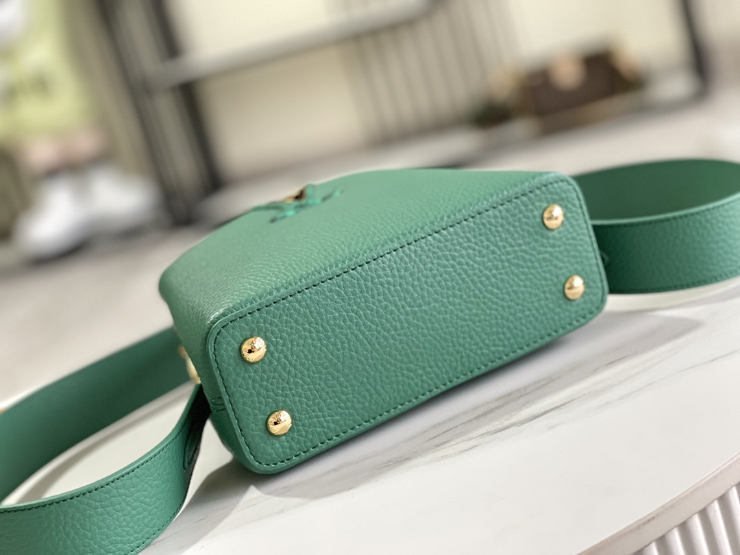 Louis Vuitton Capucines BB Handbag - Image 4