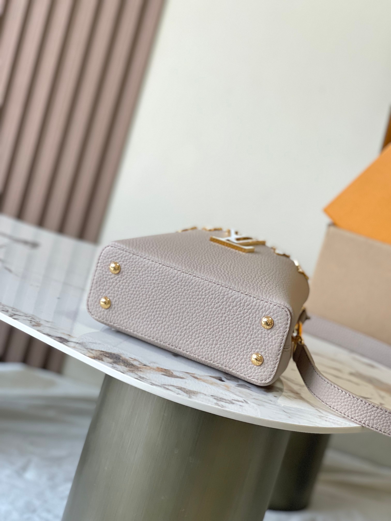 Capucines Mini Leather Crossbody Bag - Image 4
