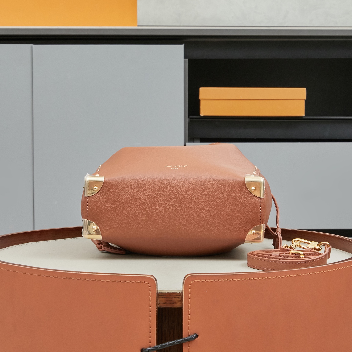 Louis Vuitton Noé Monogram Reverse Canvas Bucket Bag - Image 4