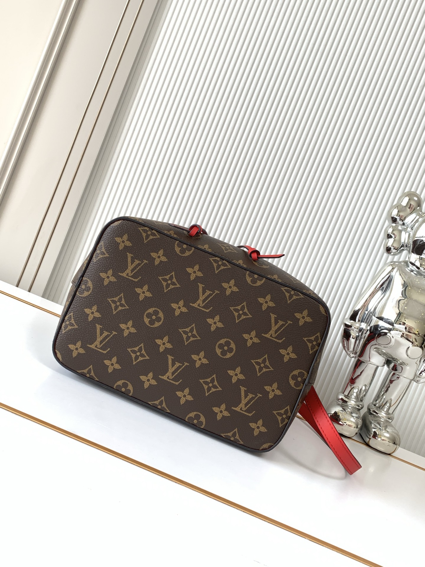 Louis Vuitton NéoNoé Monogram Shoulder Bag - Image 4