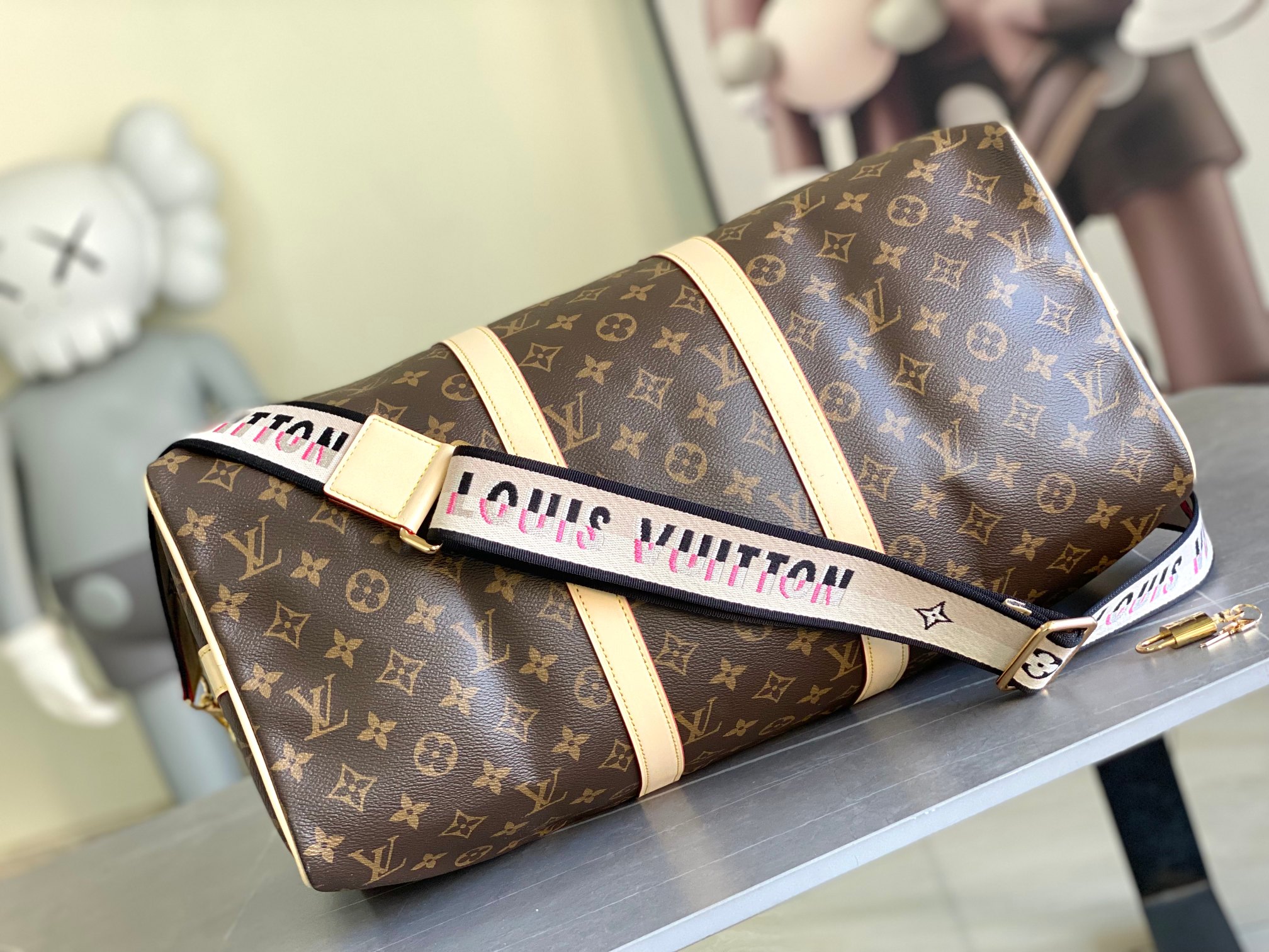 Louis Vuitton Keepall 45 Travel Bag in Monogram Canvas - Image 4