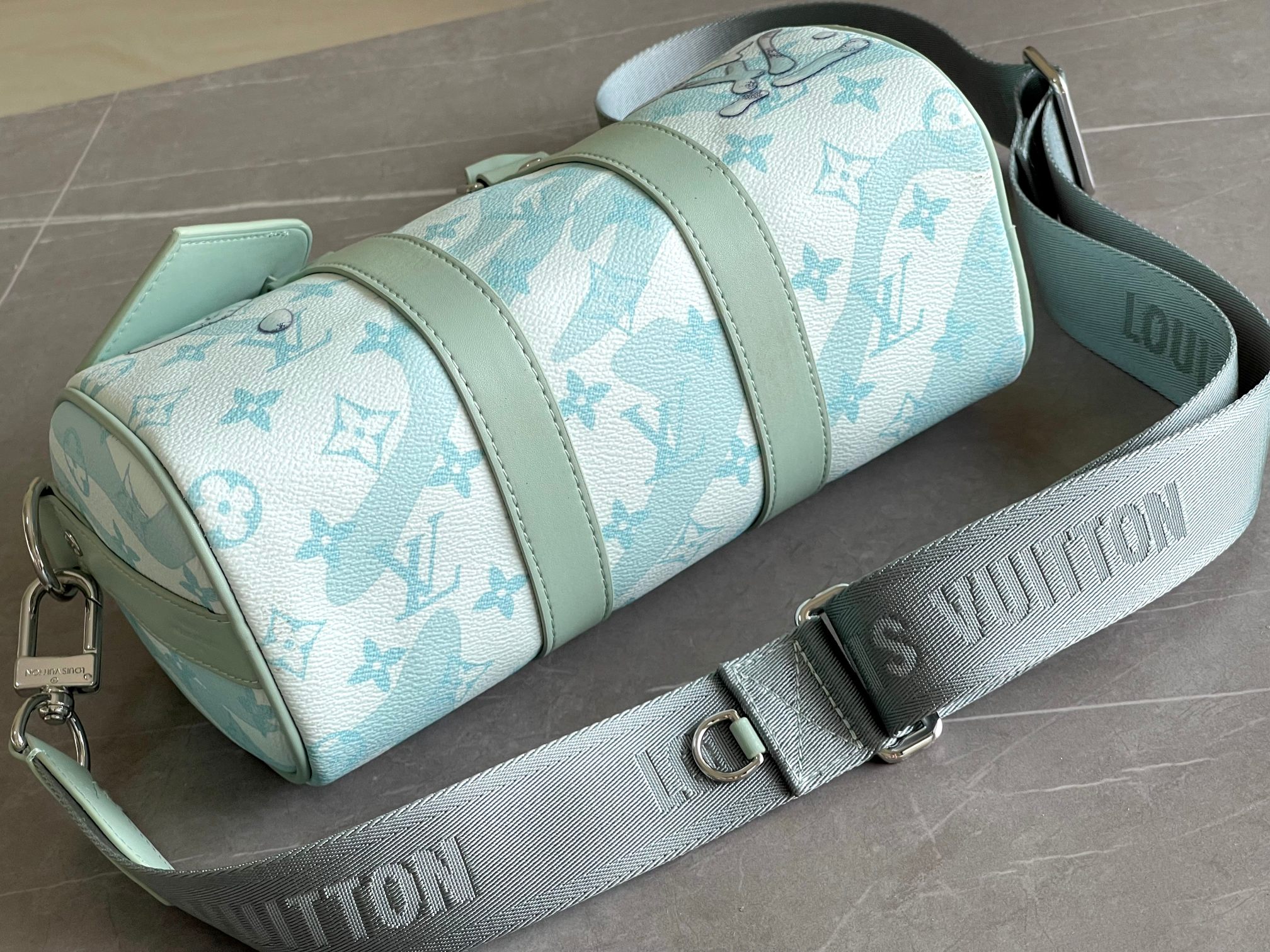 Louis Vuitton Keepall Bandoulière 25 Travel Bag - Image 4