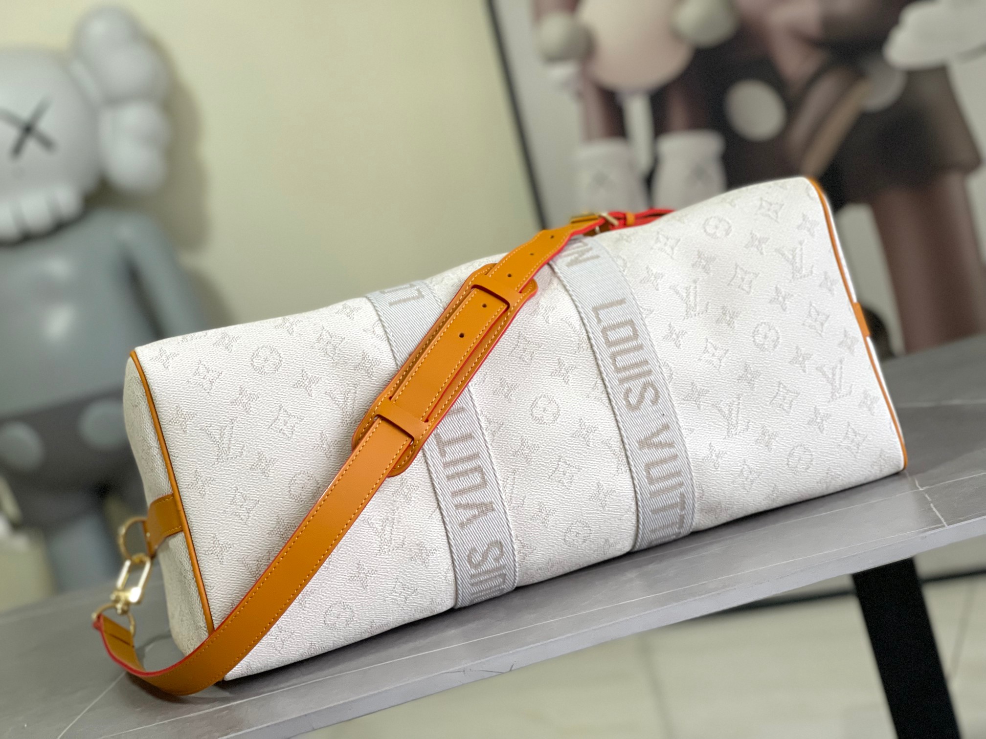 Louis Vuitton Keepall Bandoulière 45 Travel Bag in White Monogram Heritage - Image 4