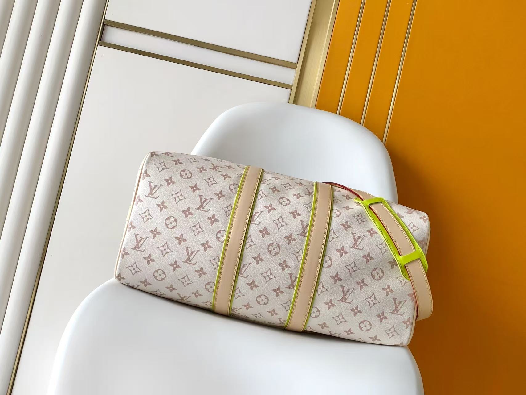 Louis Vuitton Keepall Bandoulière 45 Travel Bag in Monogram Dune - Image 4