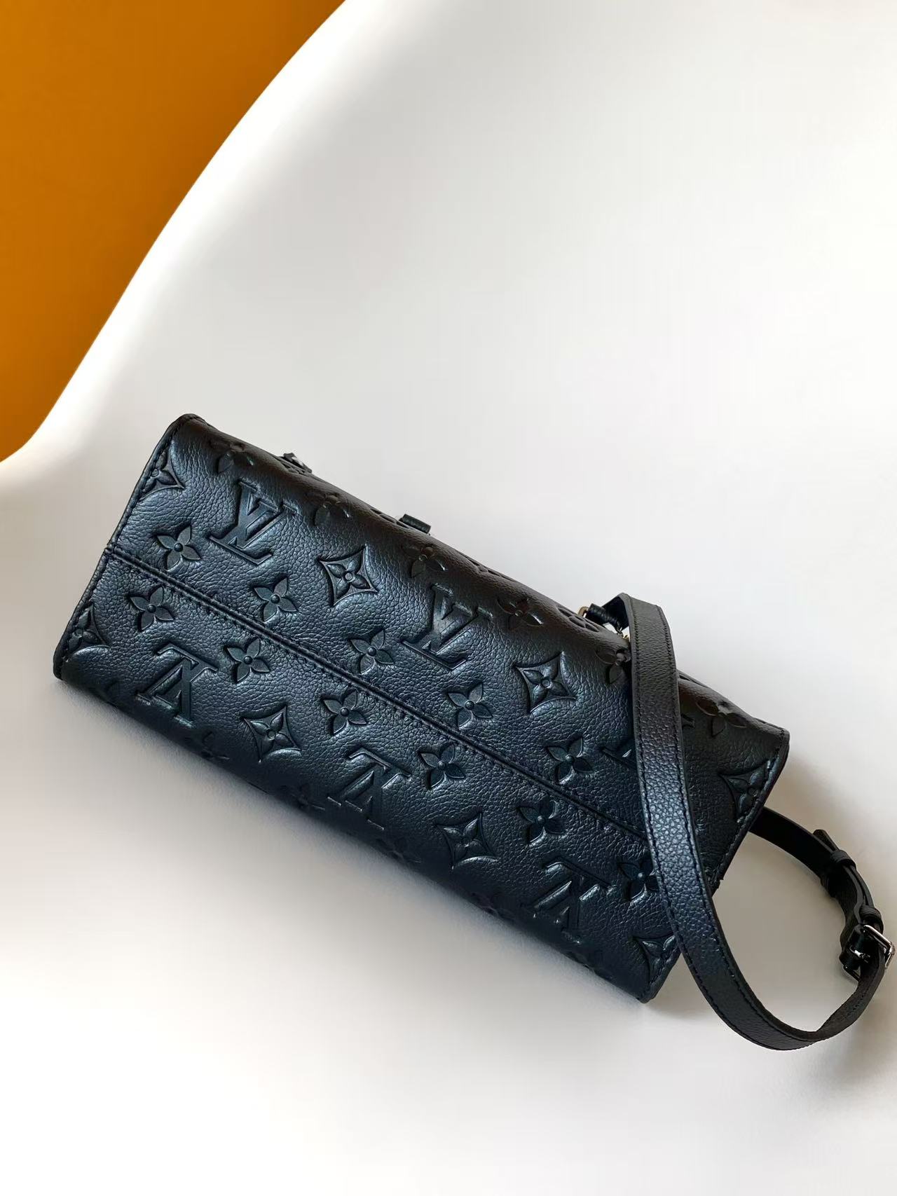 Louis Vuitton OnTheGo Tote Bag - Image 4