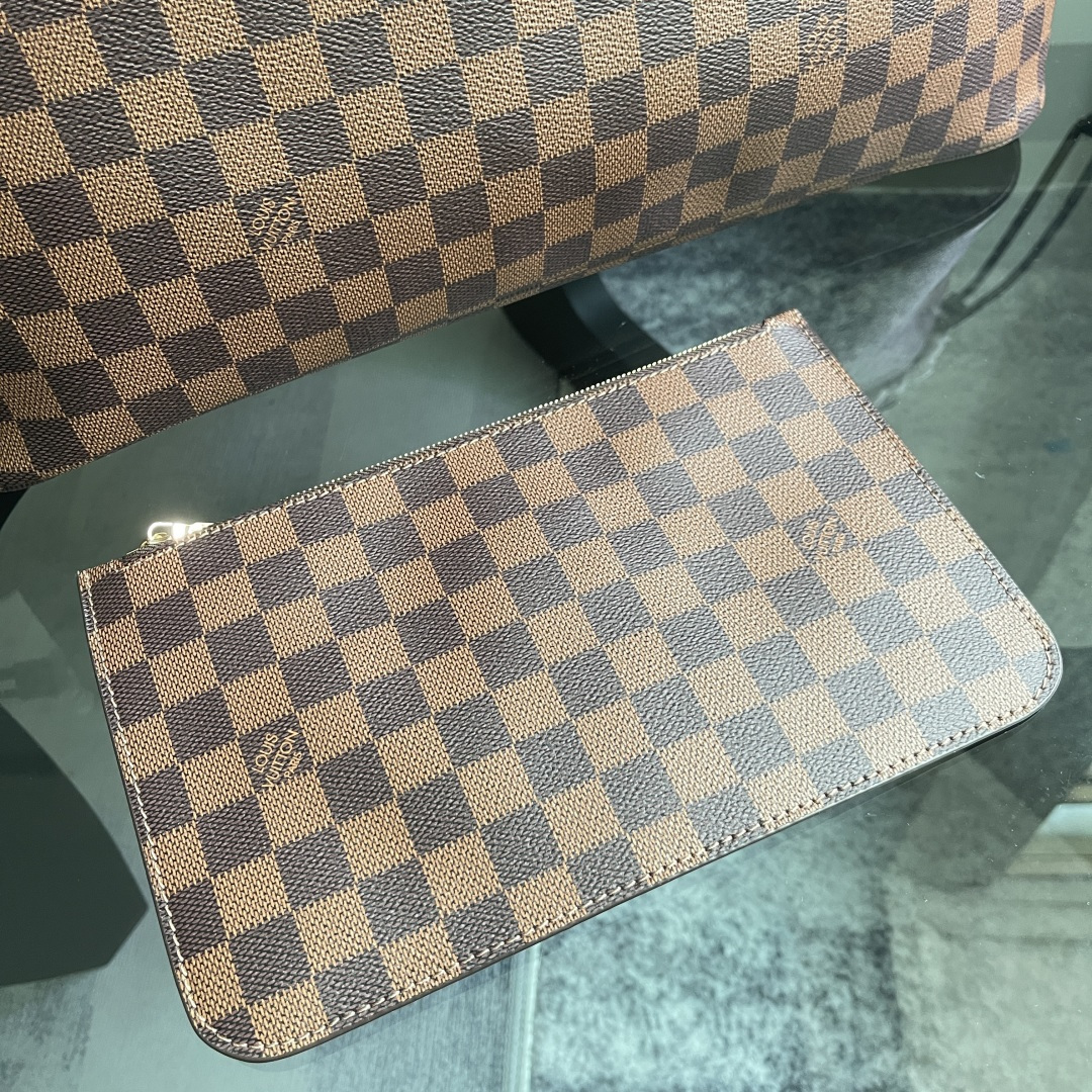 Louis Vuitton Neverfull Large Tote in Damier Azur Canvas - Image 4