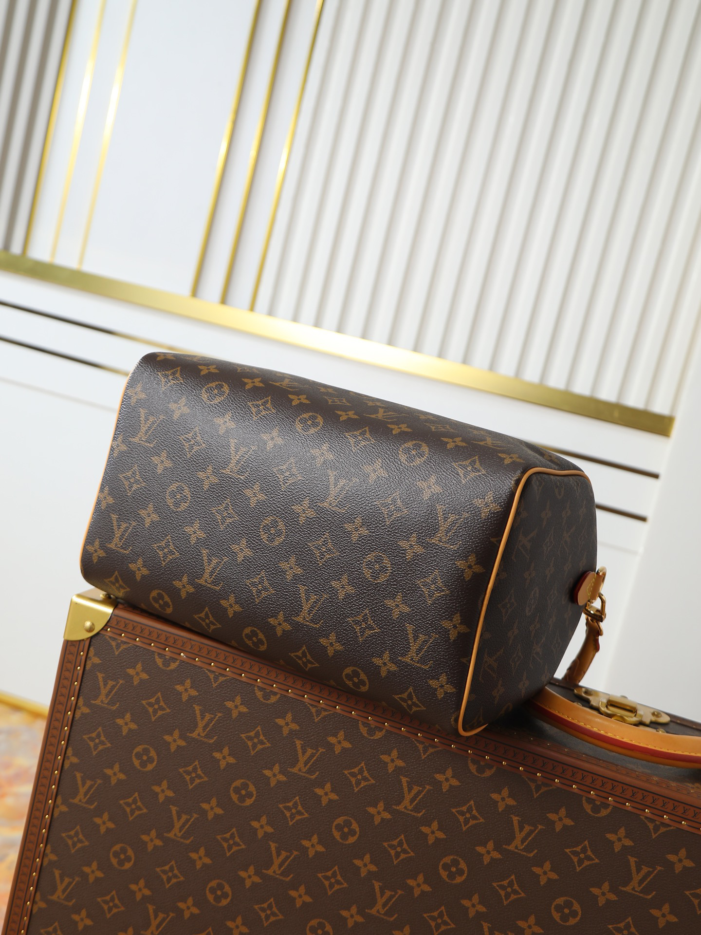 Louis Vuitton Speedy Soft 30 Lucky Handbag in Green Monogram Canvas - Image 4