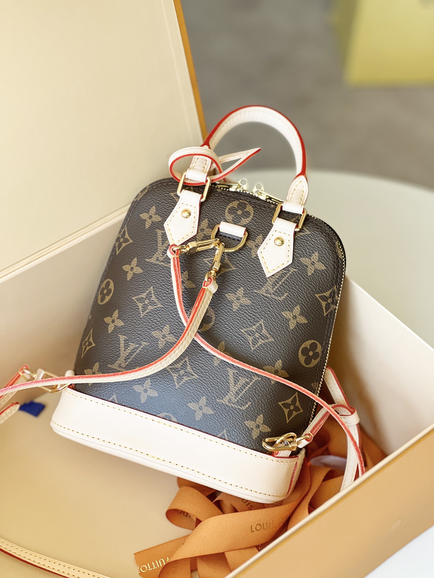 Louis Vuitton Alma Monogram Shoulder Bag M47132 - Image 4