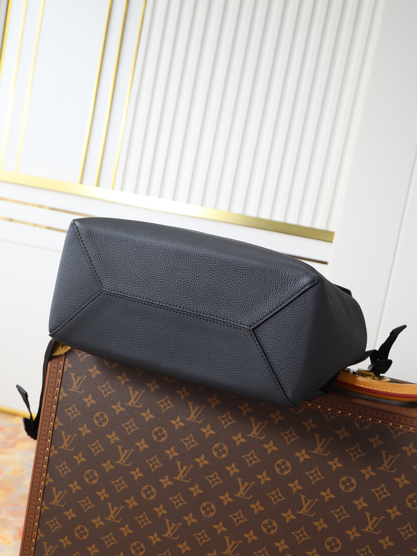 Louis Vuitton Fastline M15262 Black Leather Backpack - Image 4