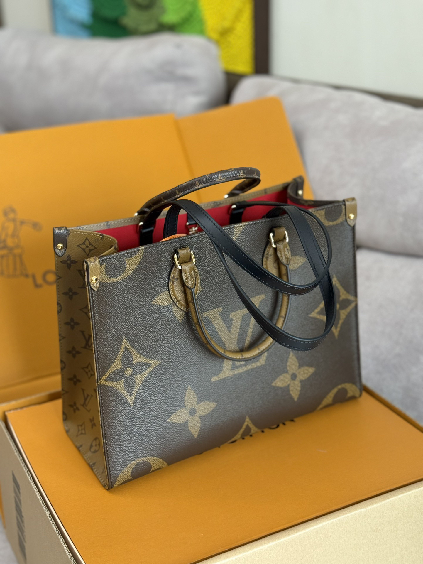 Louis Vuitton Onthego MM Monogram Canvas Handbag - Image 4