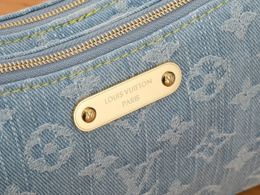 Louis Vuitton Liv Pochette in Bleached Stonewashed Monogram Denim - Image 4