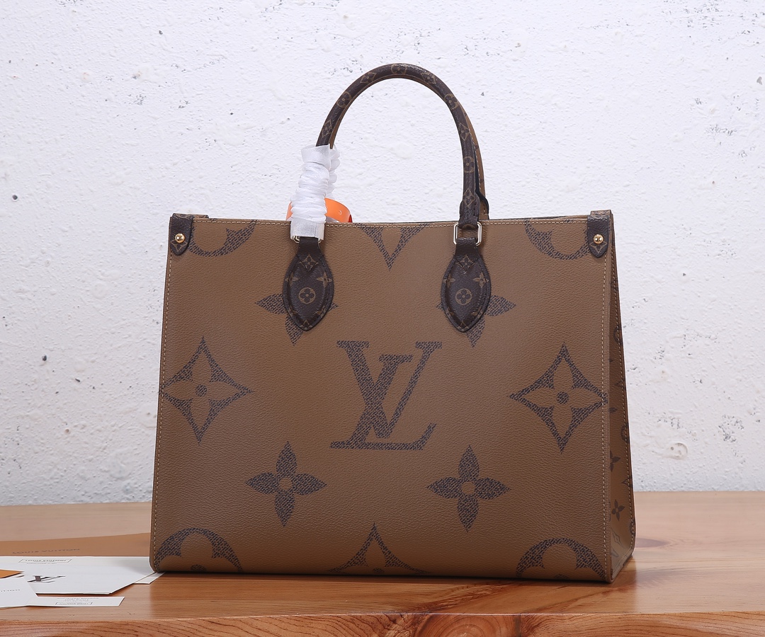Louis Vuitton Onthego MM Tote Bag - Image 4