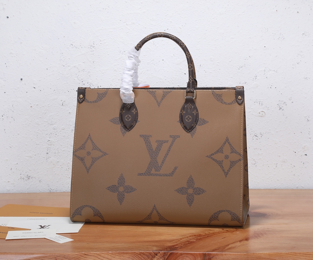 Louis Vuitton Onthego Medium Tote Bag - Image 4