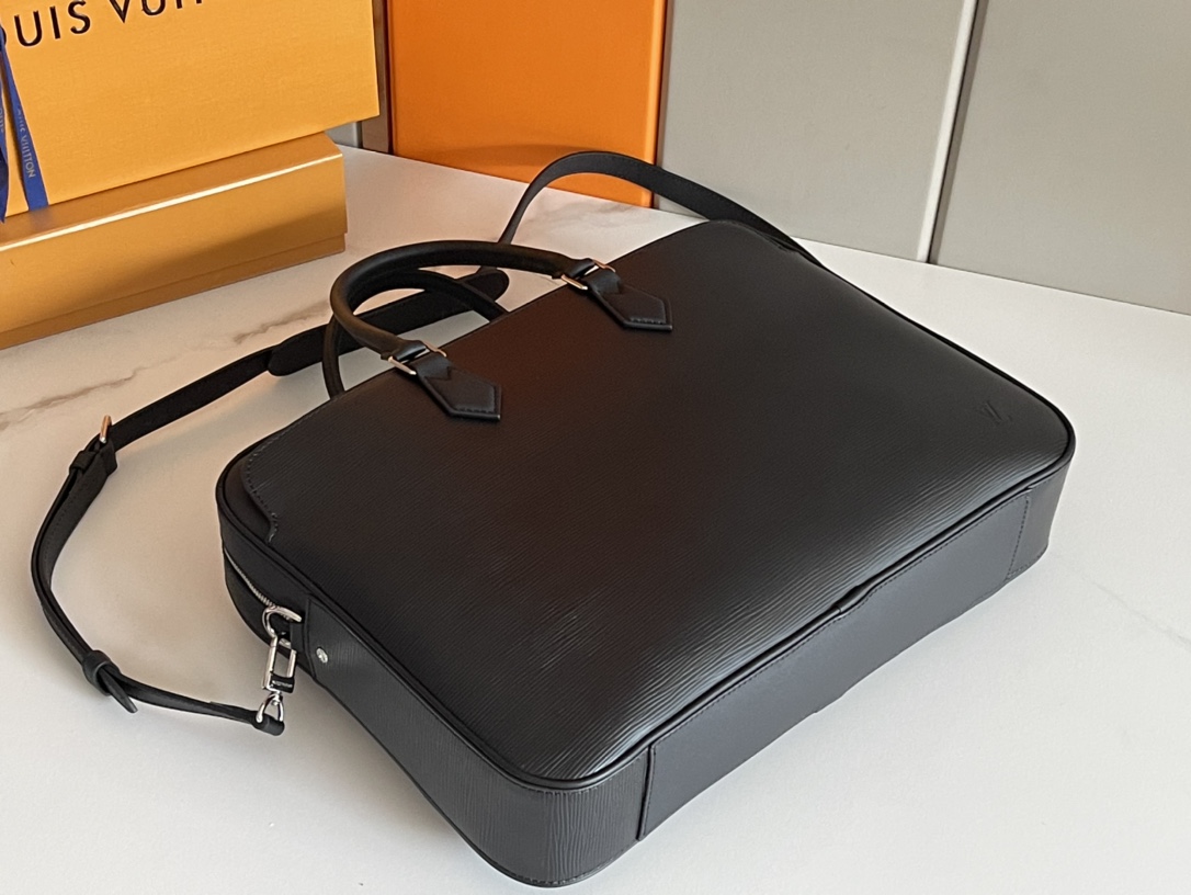 Louis Vuitton Dandy Medium Briefcase in Black Epi Leather - Image 4