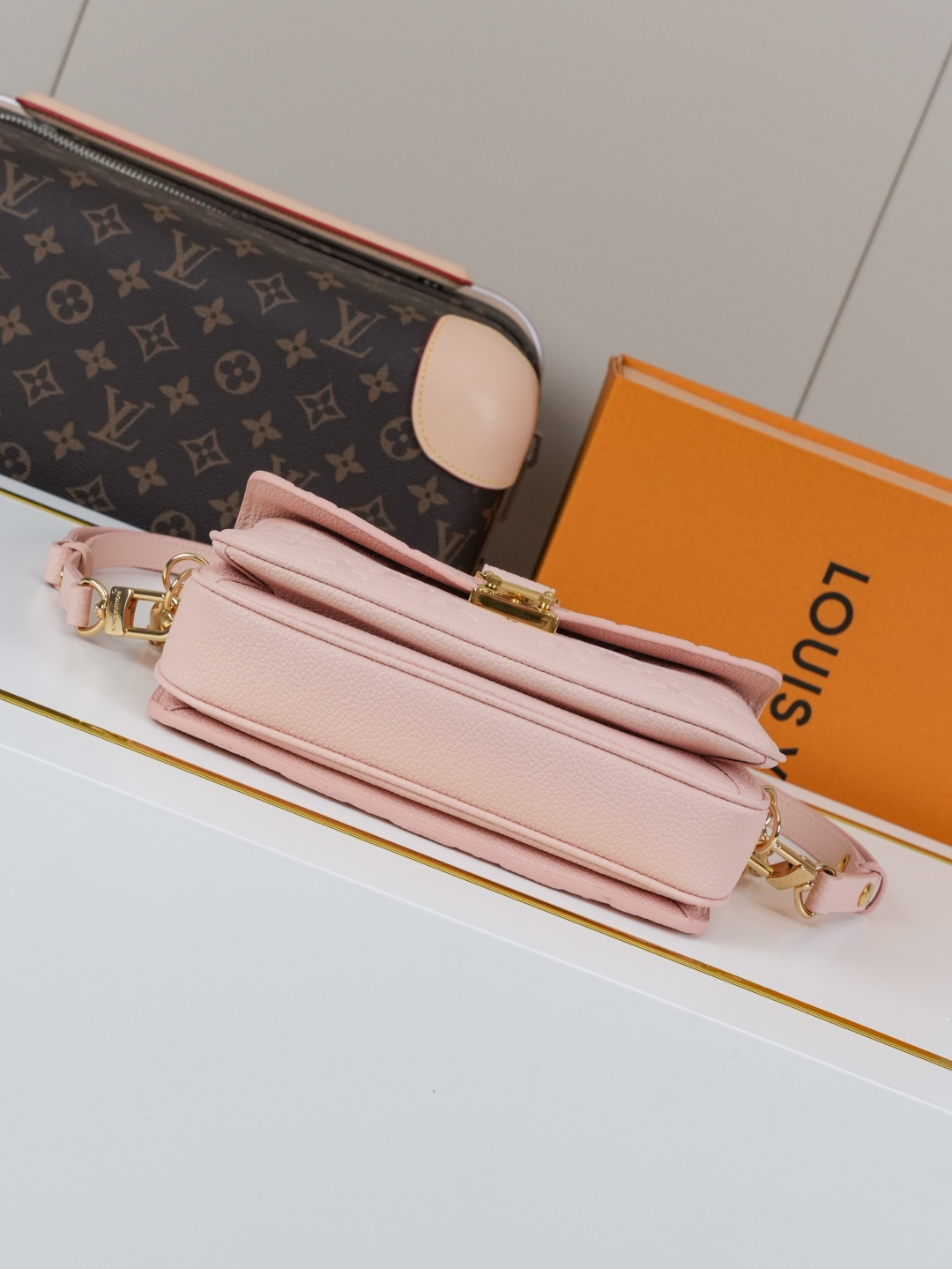 Louis Vuitton Pochette Métis East West Shoulder Bag - Image 4