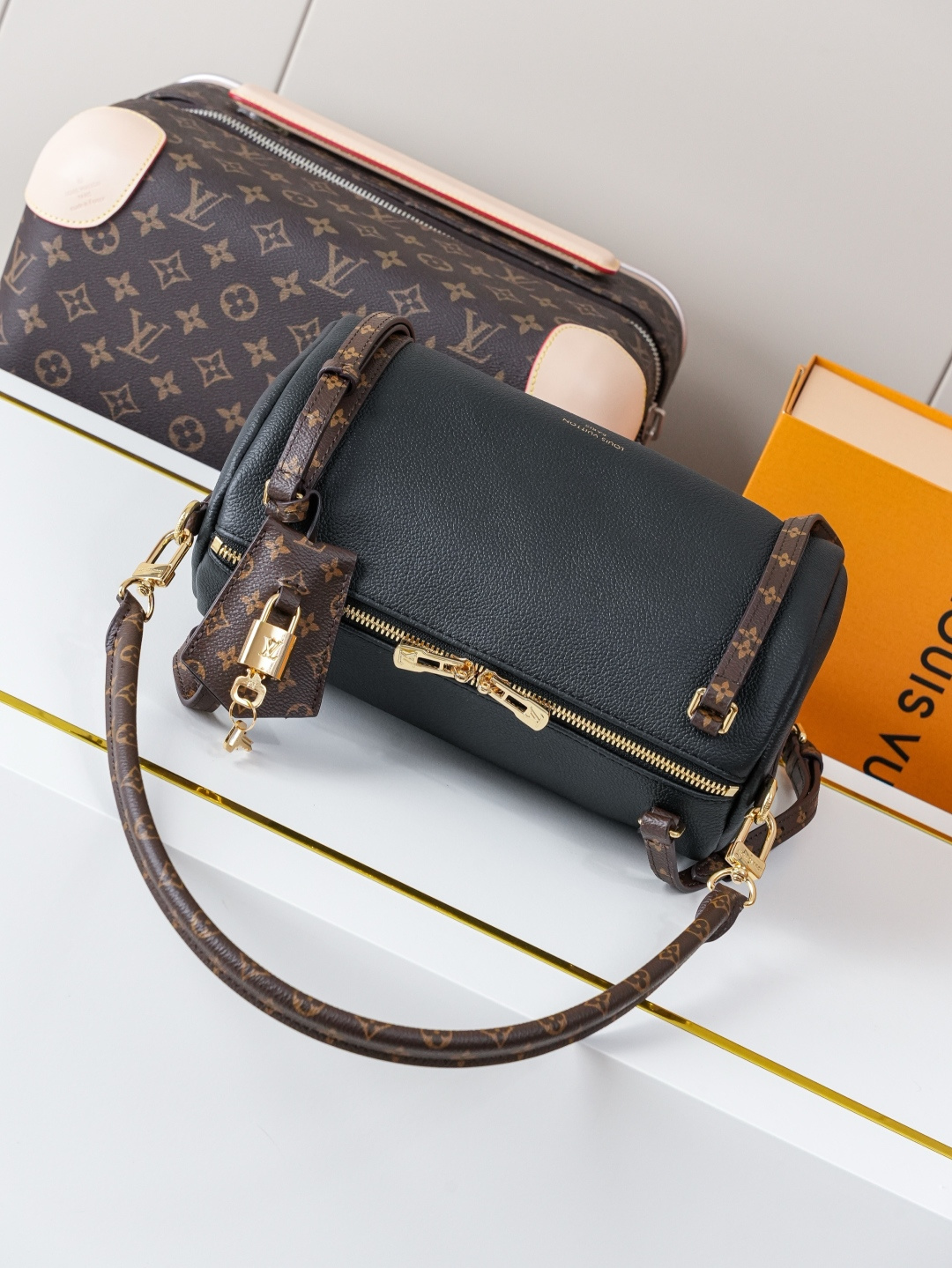 Louis Vuitton Express Small Handbag in Monogram Canvas - Image 4