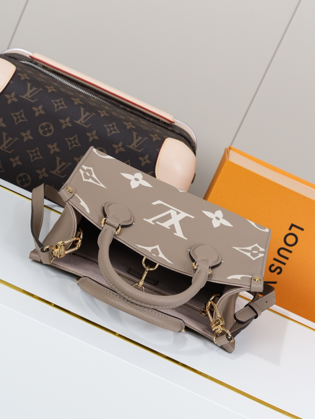 Louis Vuitton Onthego PM Tote Bag M45779 - Image 4