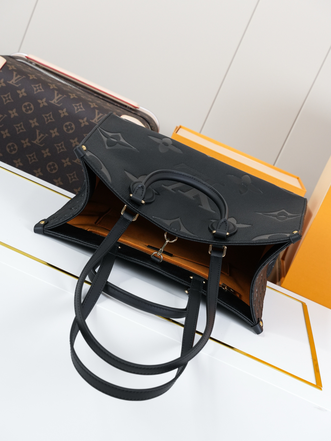 Louis Vuitton Onthego MM Tote Bag in Monogram Empreinte Leather - Image 4