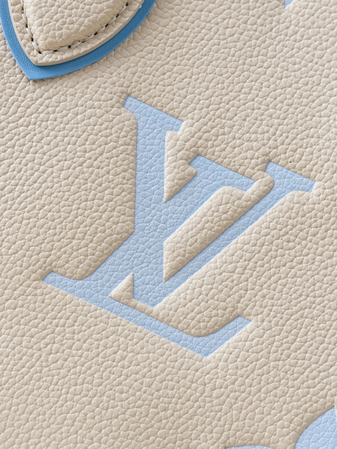 Louis Vuitton OnTheGo Small Tote Bag in Bicolor Monogram Empreinte Leather - Image 4