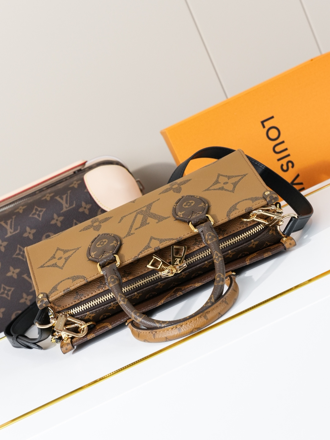 Louis Vuitton OnTheGo East West Bag in Giant Monogram Canvas - Image 4